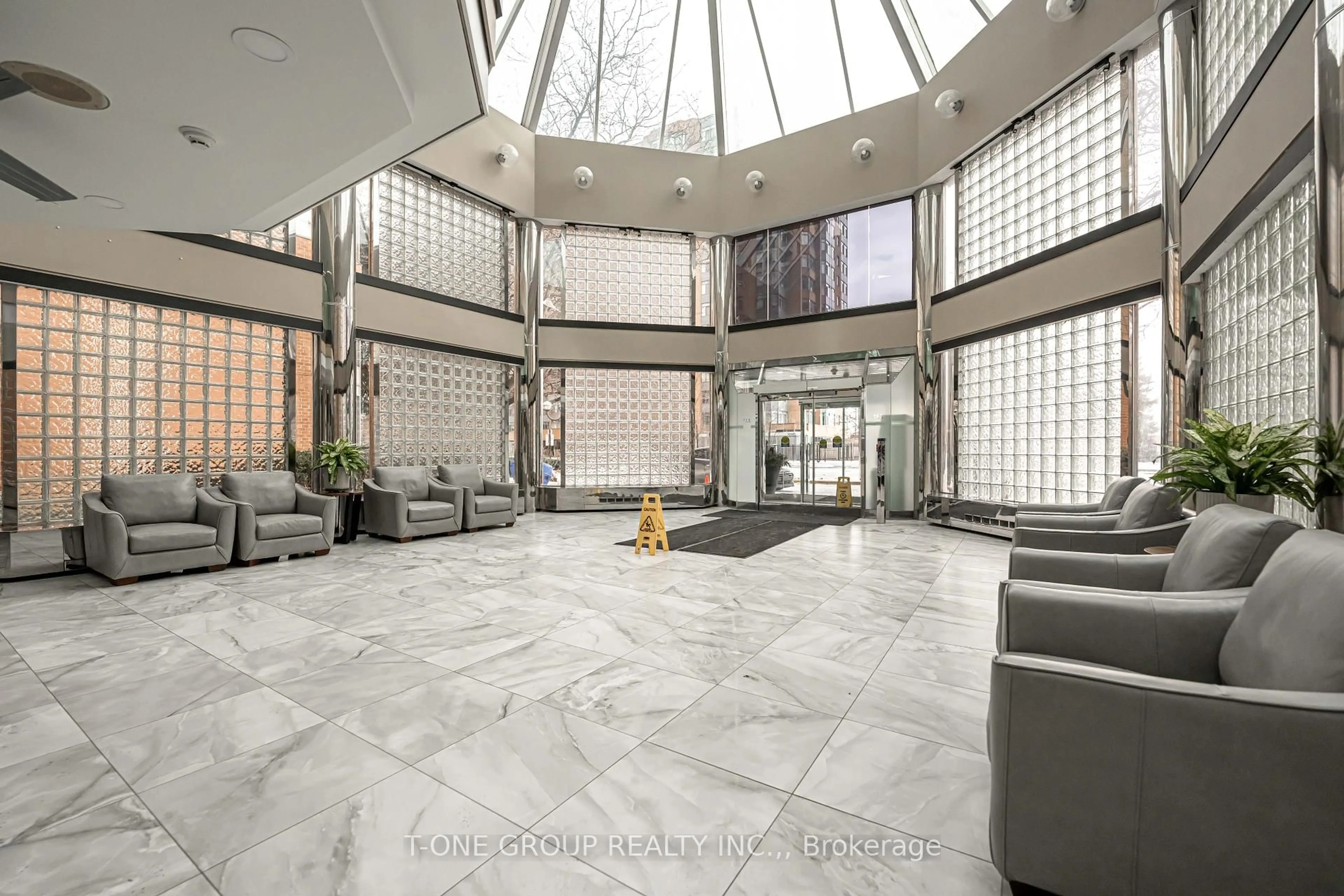 Lobby for 335 Webb Dr #1109, Mississauga Ontario L5B 4A1