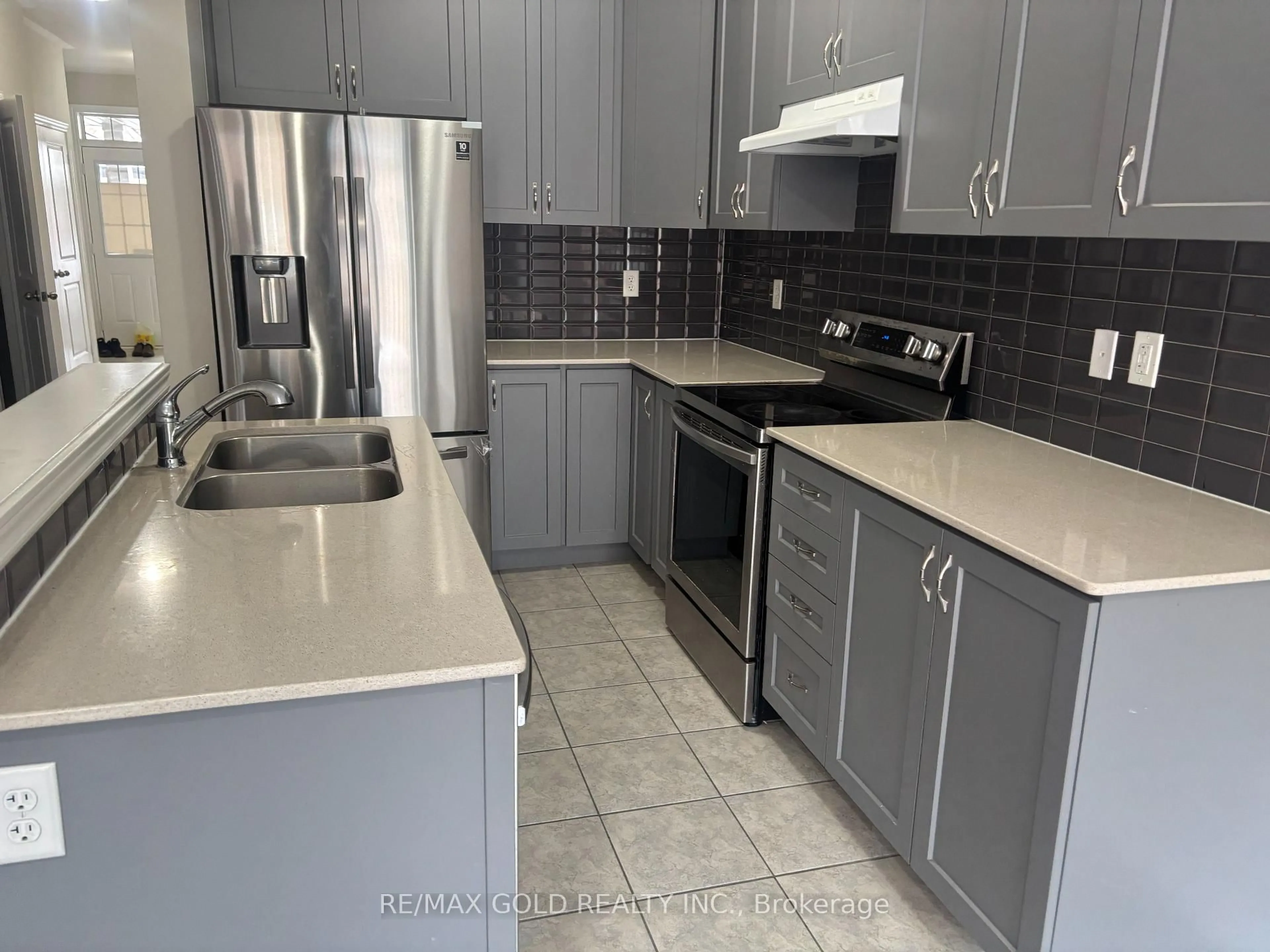 Standard kitchen, ceramic/tile floor for 111 Finegan Circ, Brampton Ontario L7A 0B7