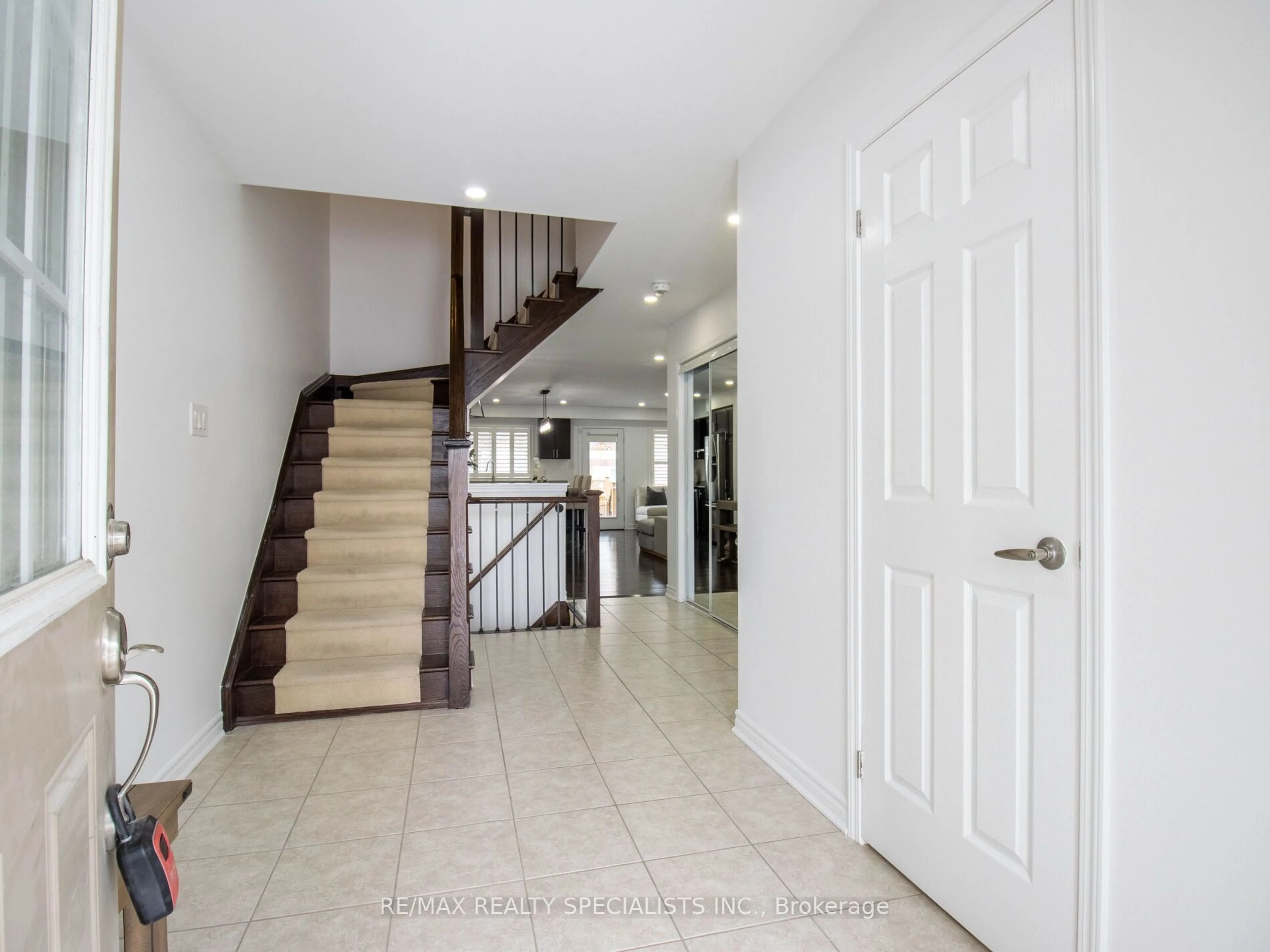 Indoor foyer for 13 Quasar St, Brampton Ontario L7A 4P4