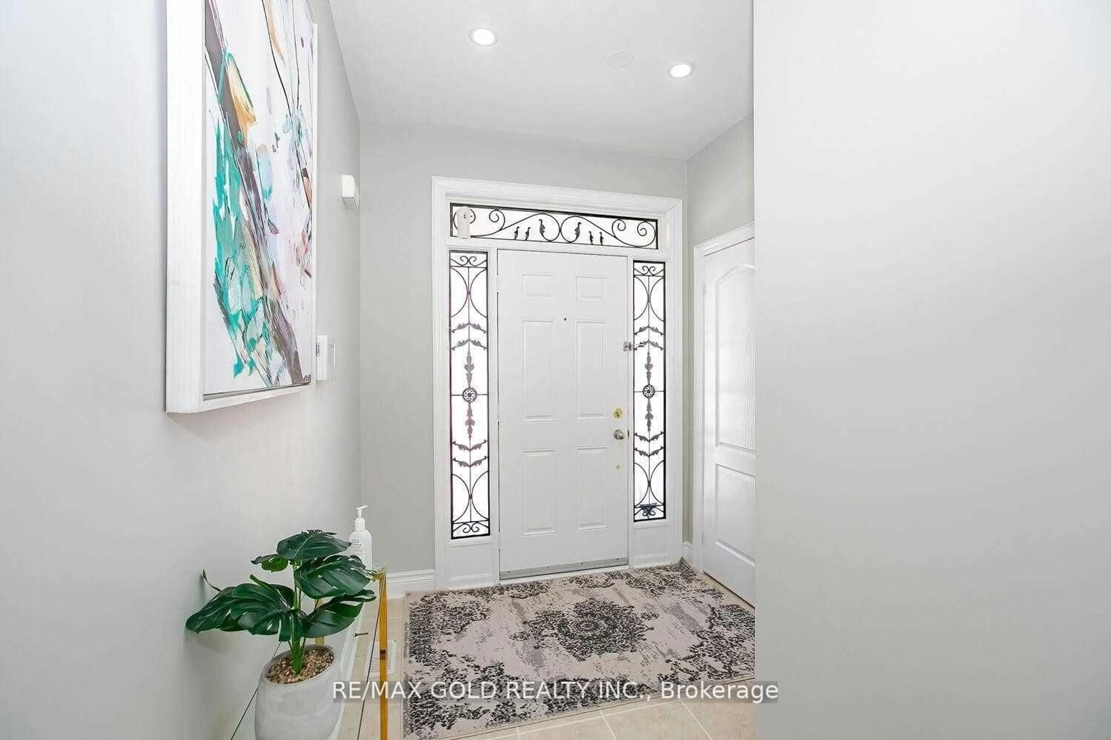 Indoor entryway for 98 Everingham Circ, Brampton Ontario L6R 0R9