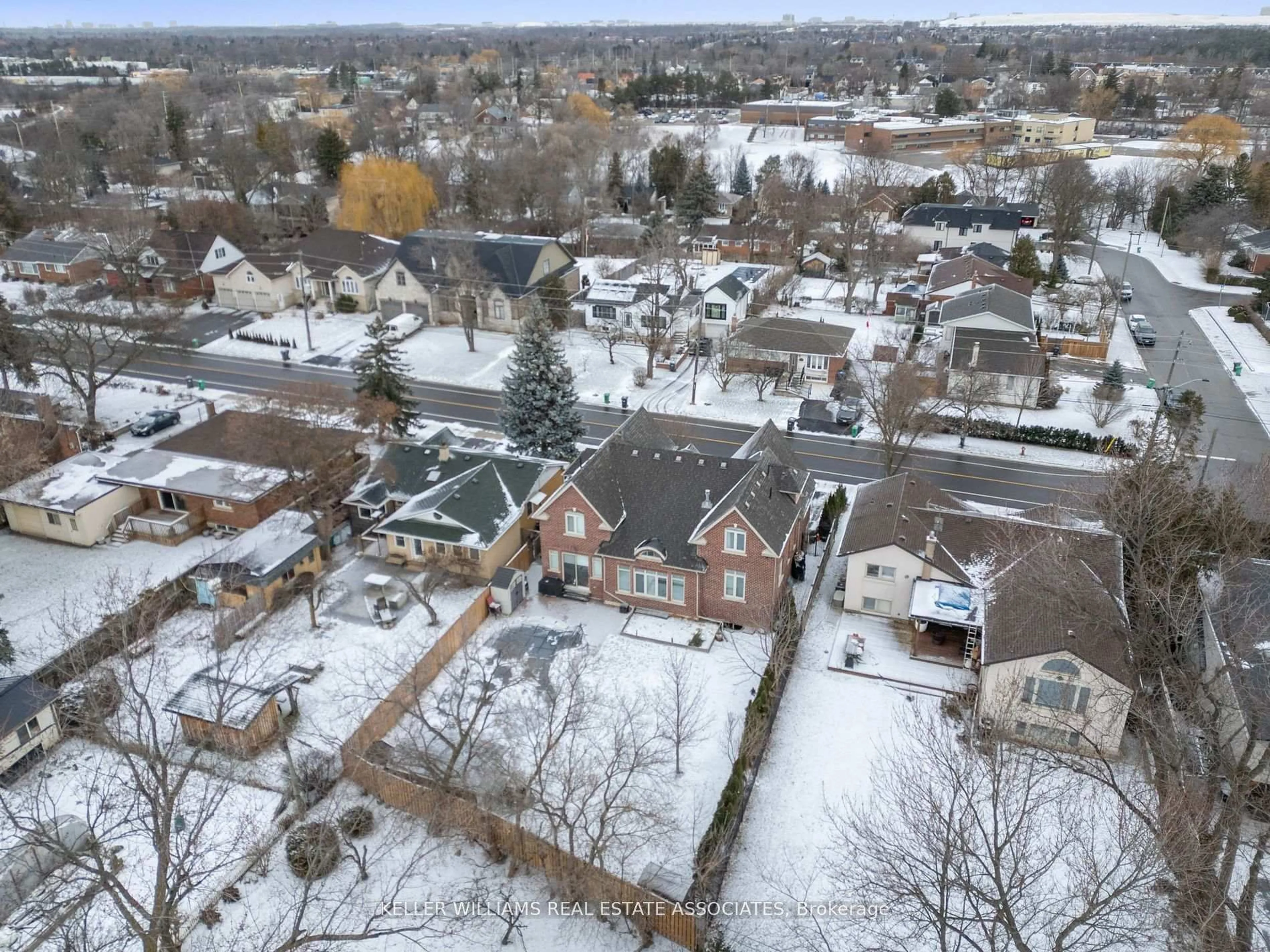 A pic from outside/outdoor area/front of a property/back of a property/a pic from drone, unknown for 22 Joymar Dr, Mississauga Ontario L5M 1E9