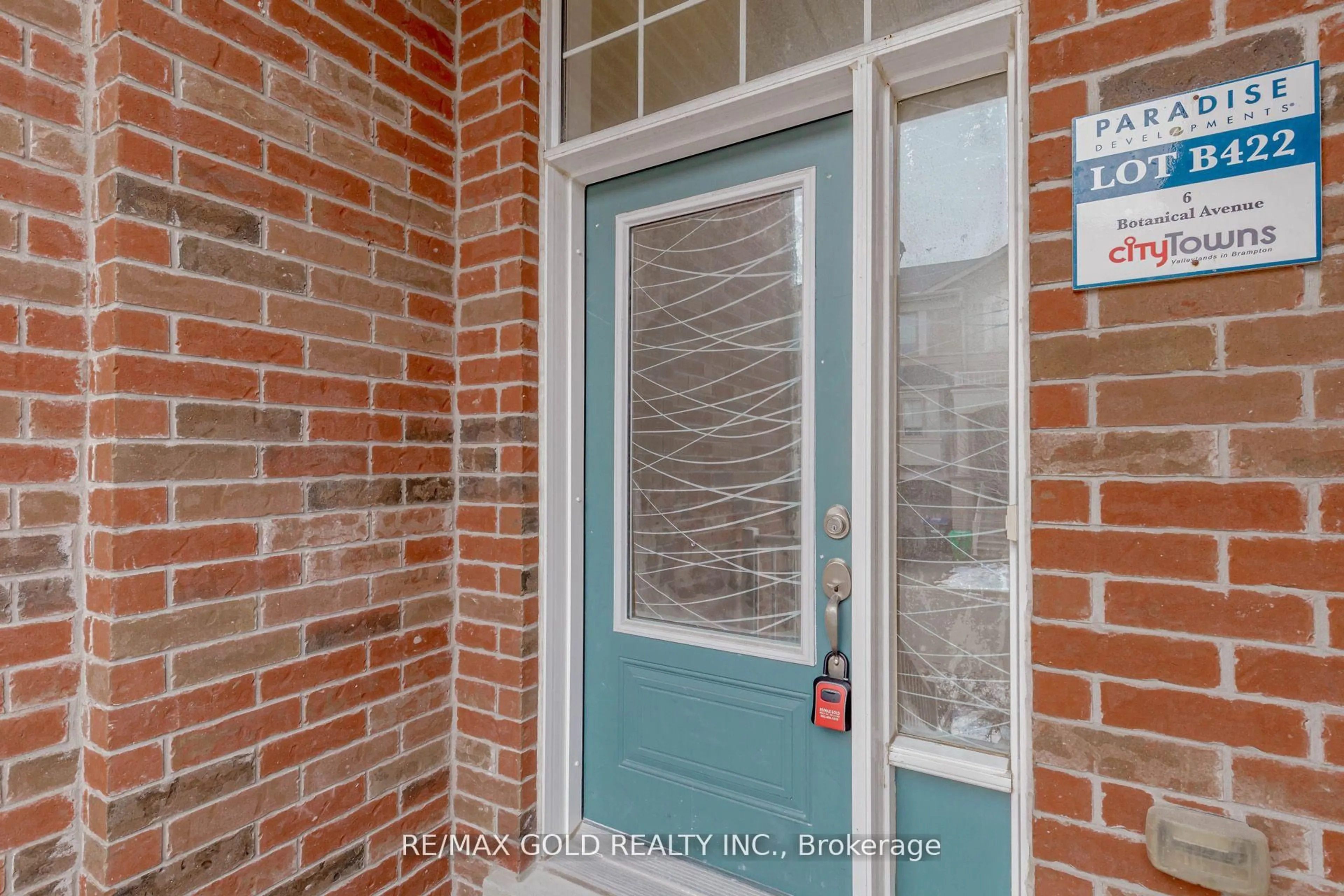 Indoor entryway for 6 Botanical Ave, Brampton Ontario L6Y 0H7