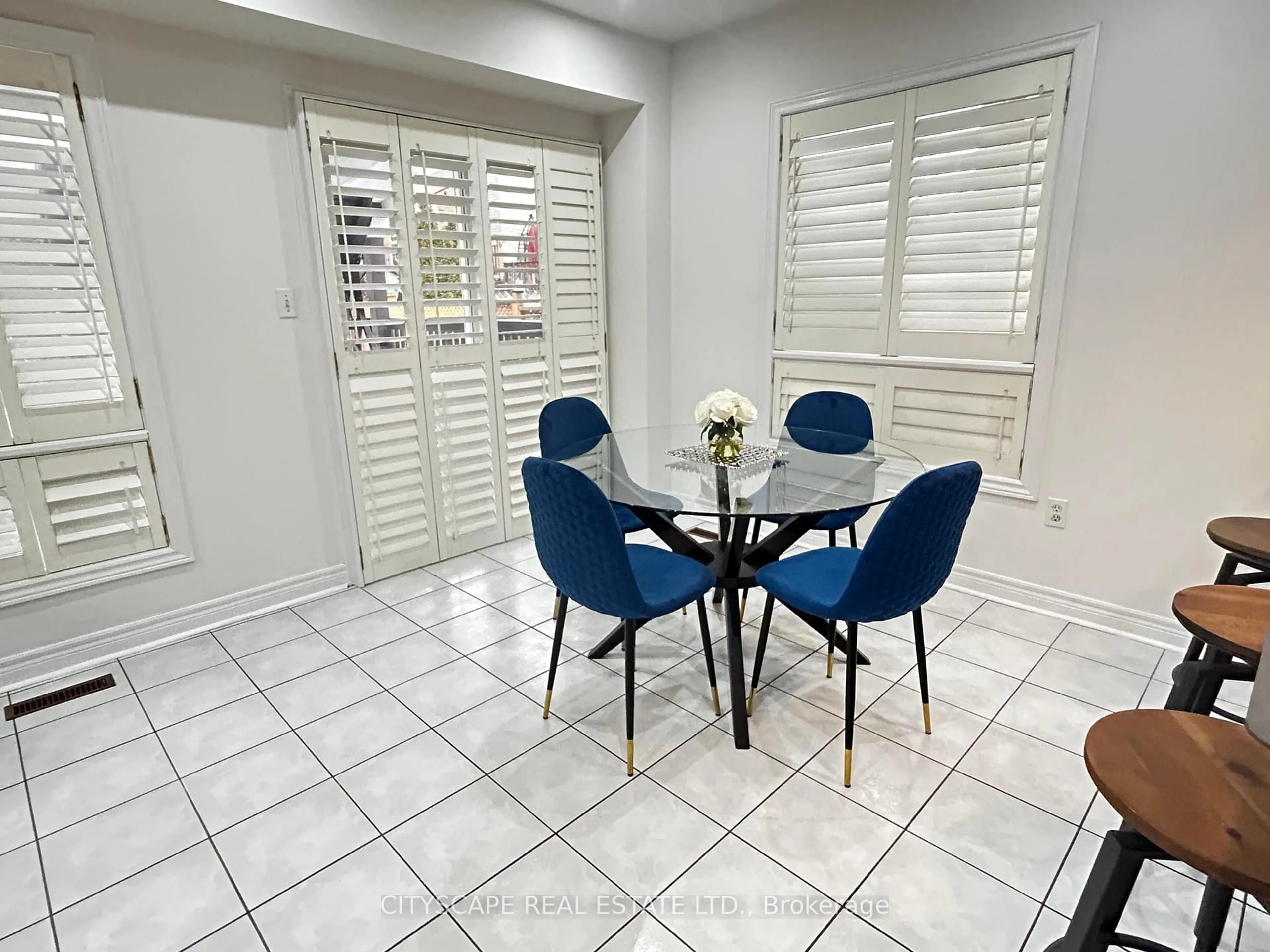 Dining room, ceramic/tile floor for 569 Claymeadow Ave, Mississauga Ontario L5B 4H9