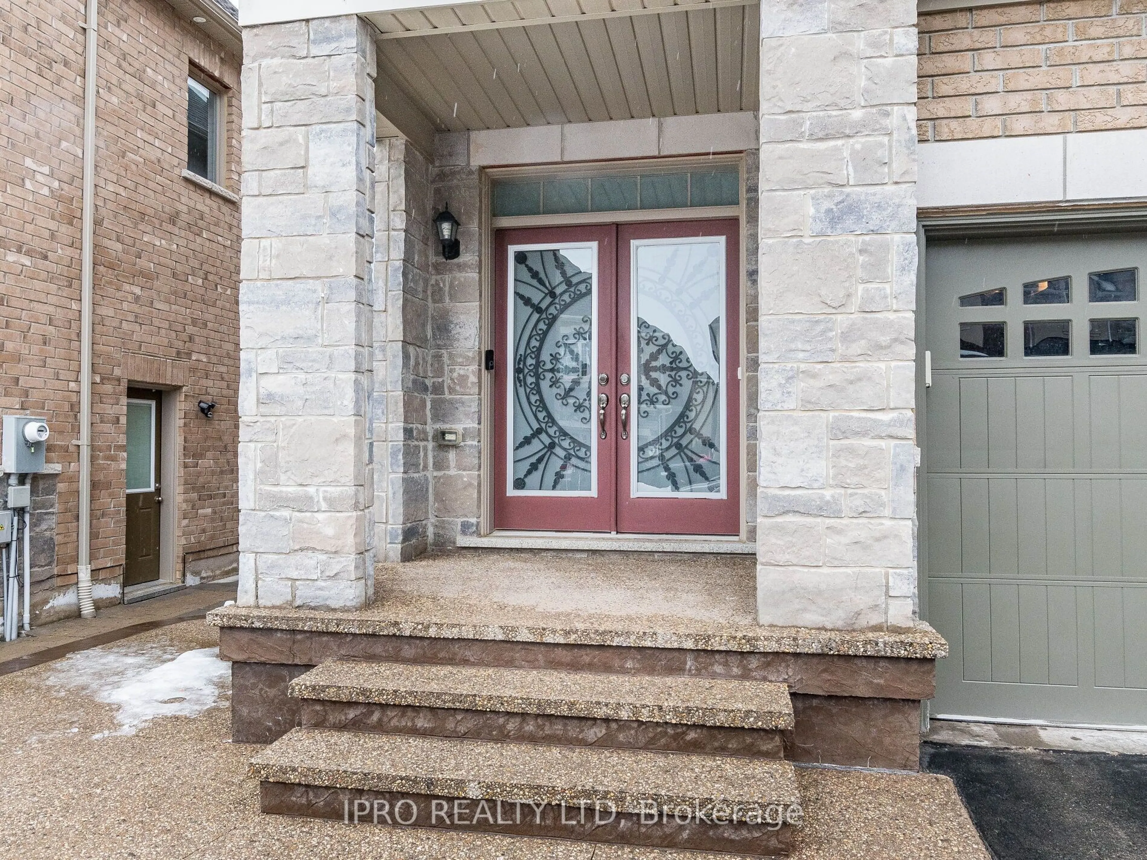 Indoor entryway for 42 Monument Tr, Brampton Ontario L7A 4M9