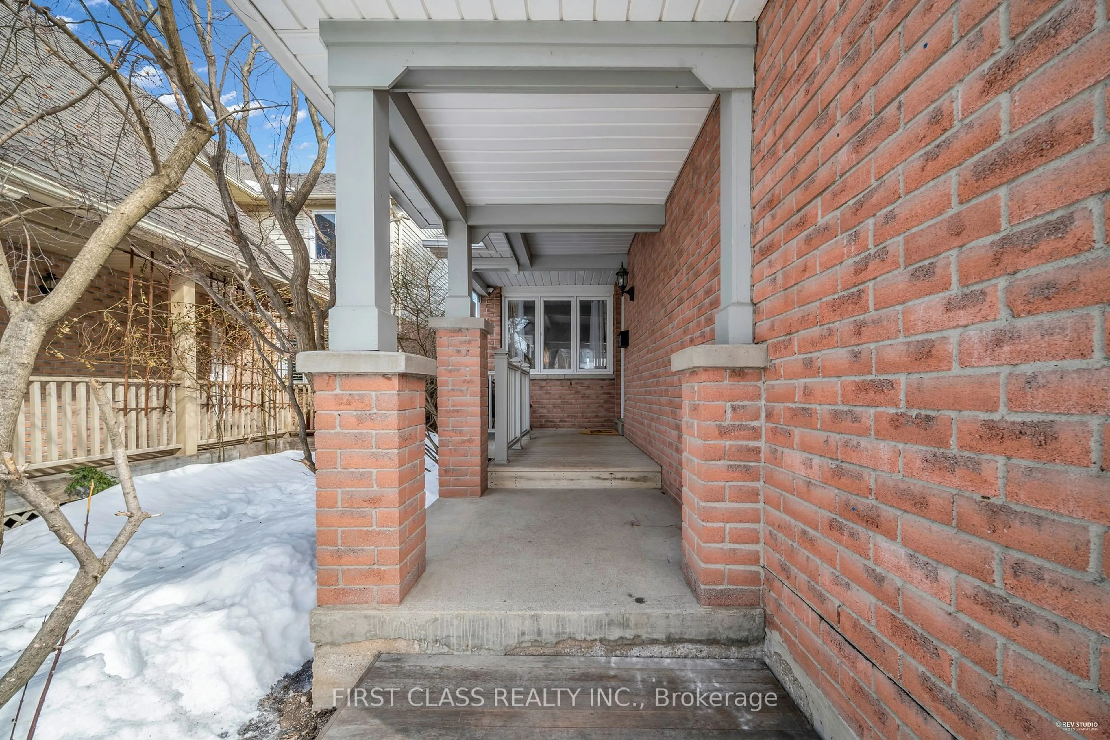 Indoor entryway for 5893 Leeside Cres, Mississauga Ontario L5M 5L6