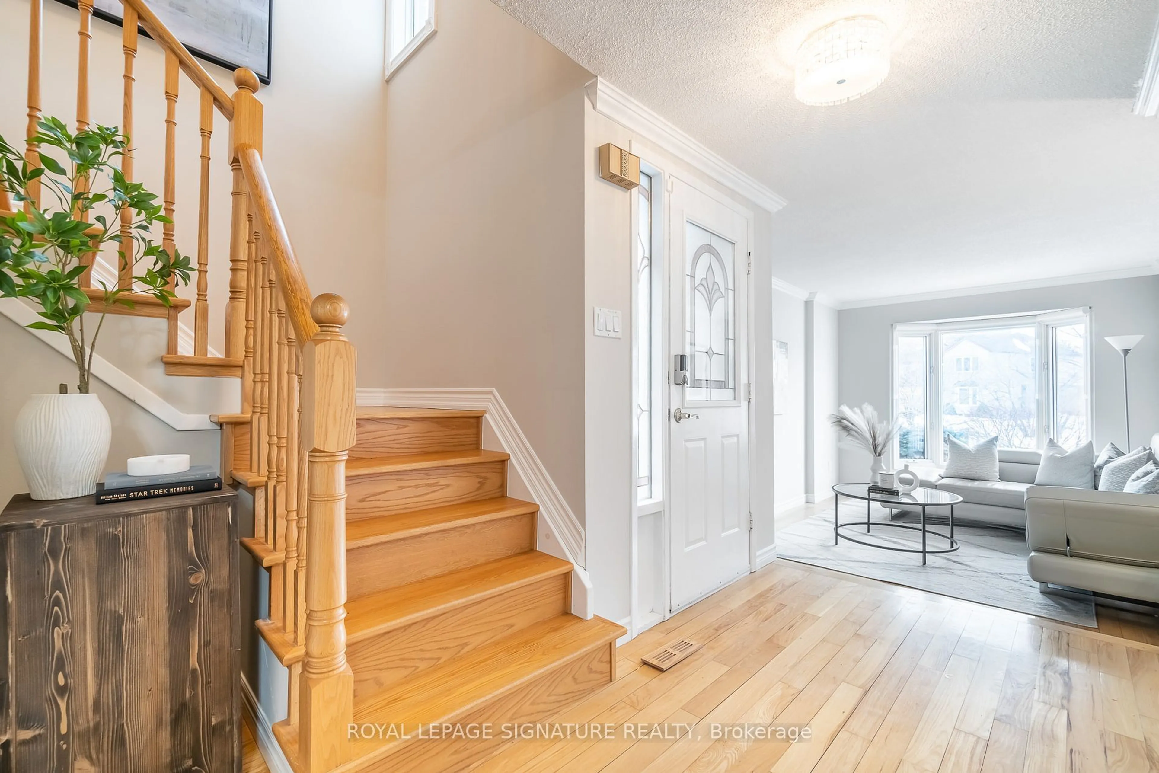 Indoor entryway for 1288 Barberry Green N/A, Oakville Ontario L6M 2A7