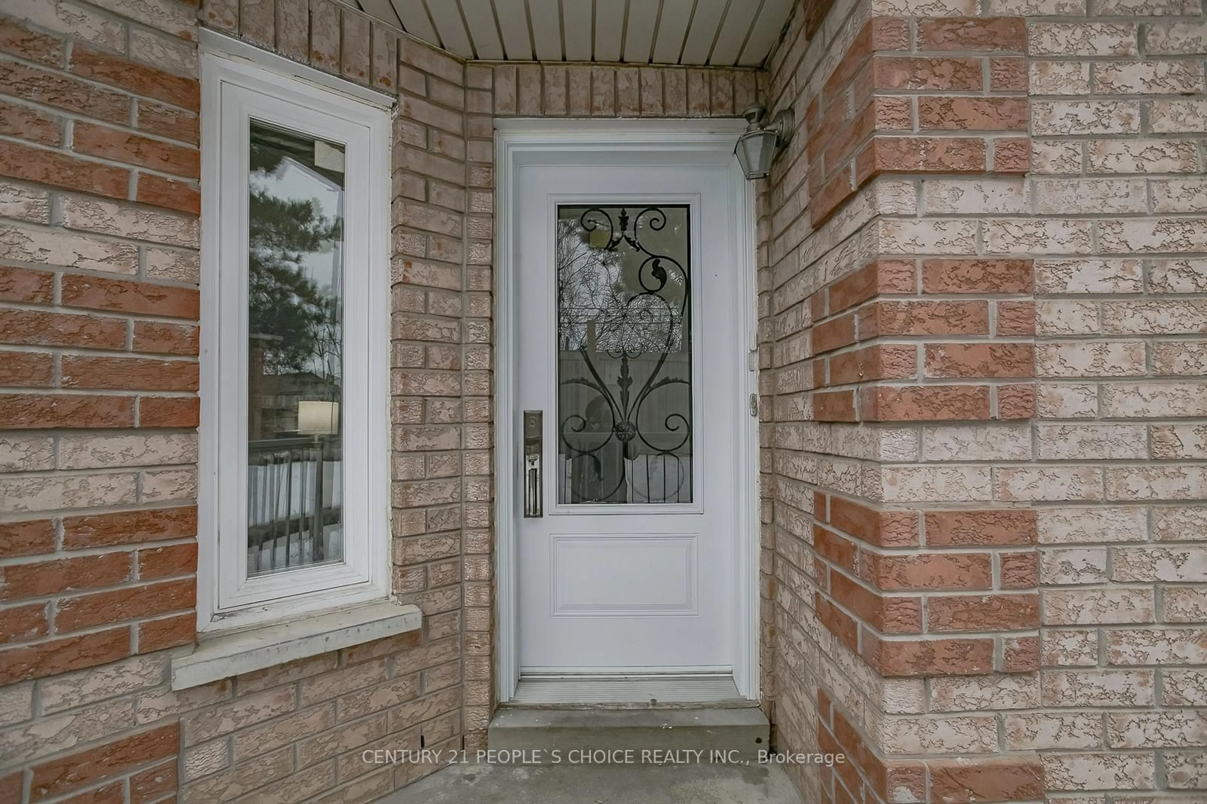 Indoor entryway for 30 Carrie Cres, Brampton Ontario L6Y 4Z1