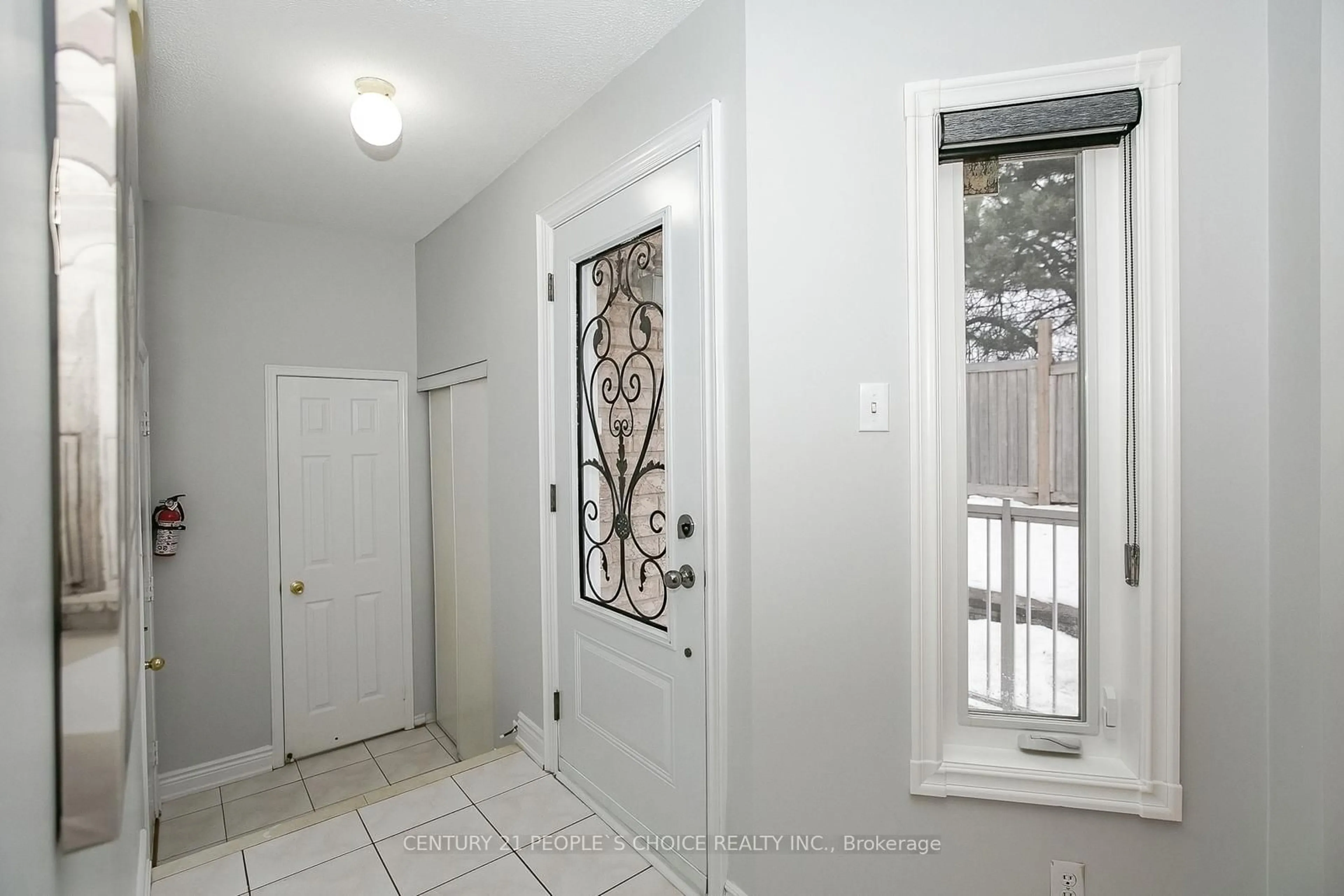 Indoor entryway for 30 Carrie Cres, Brampton Ontario L6Y 4Z1