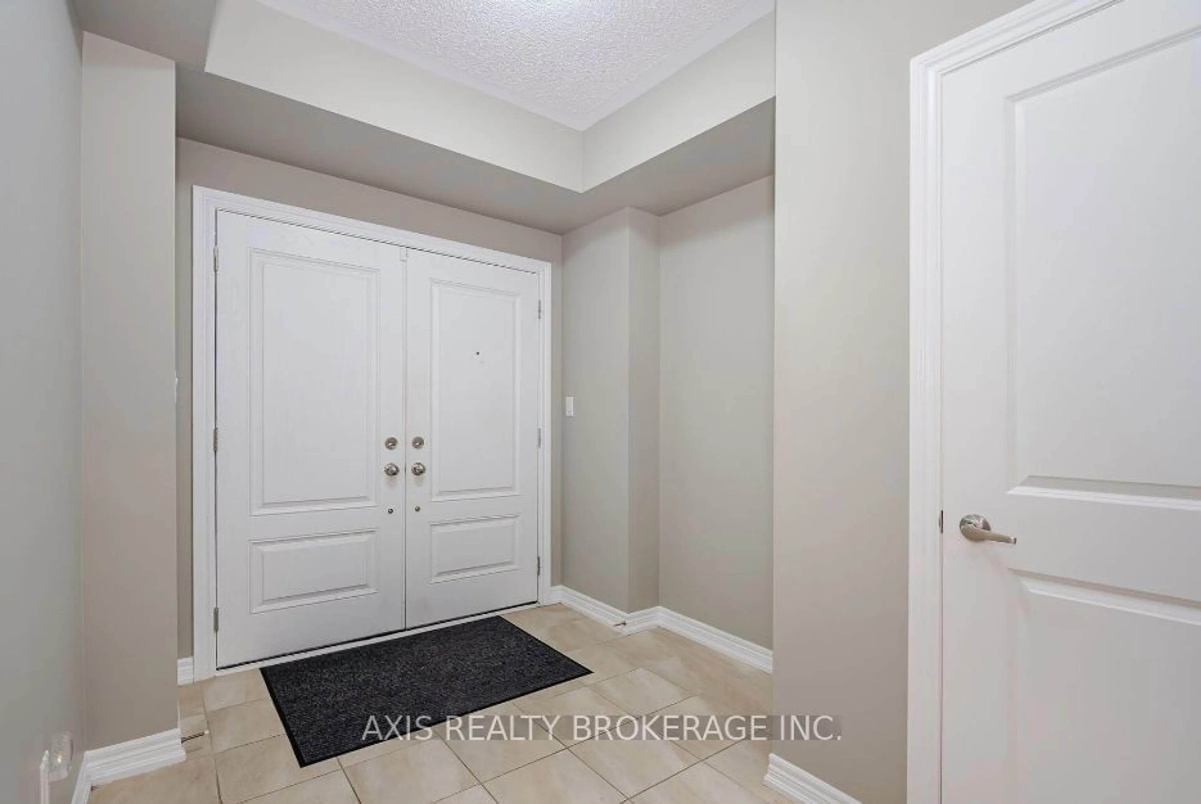 Indoor entryway for 25 Fruitvale Circ, Brampton Ontario L7A 5B8