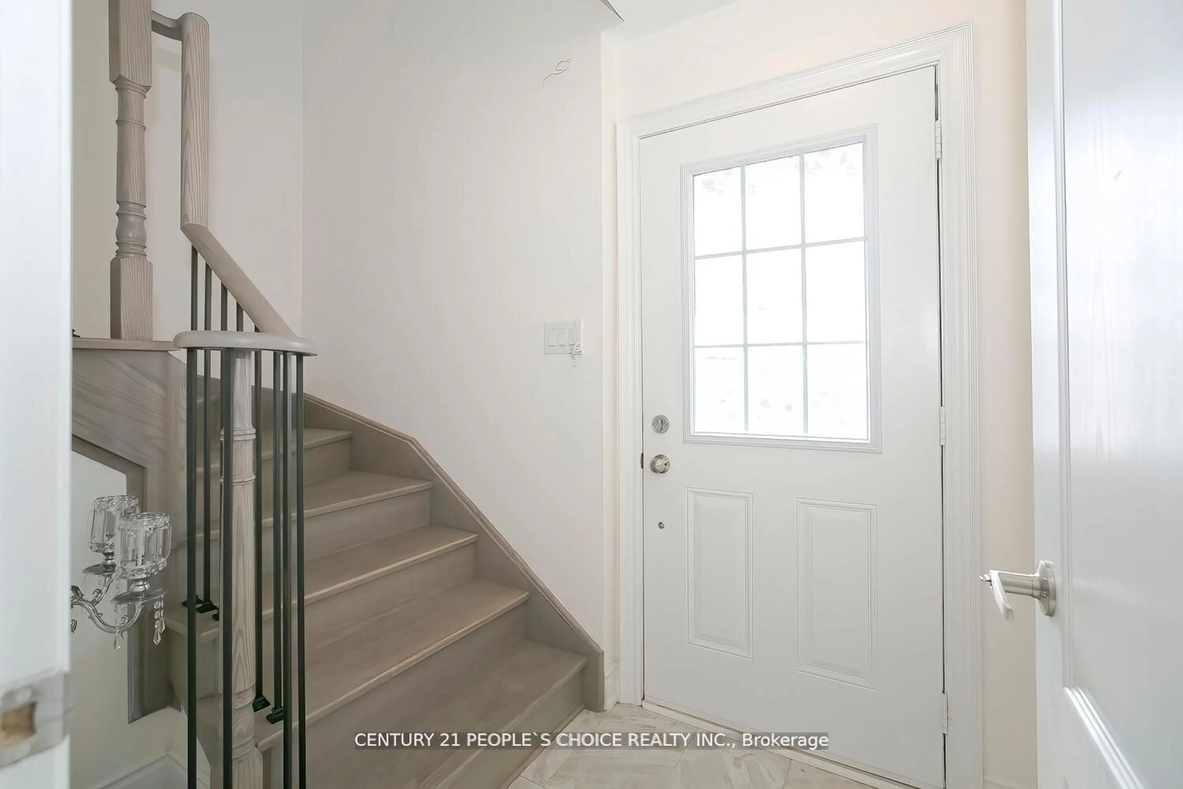 Indoor entryway for 55 Allegro Dr, Brampton Ontario L6Y 6J9