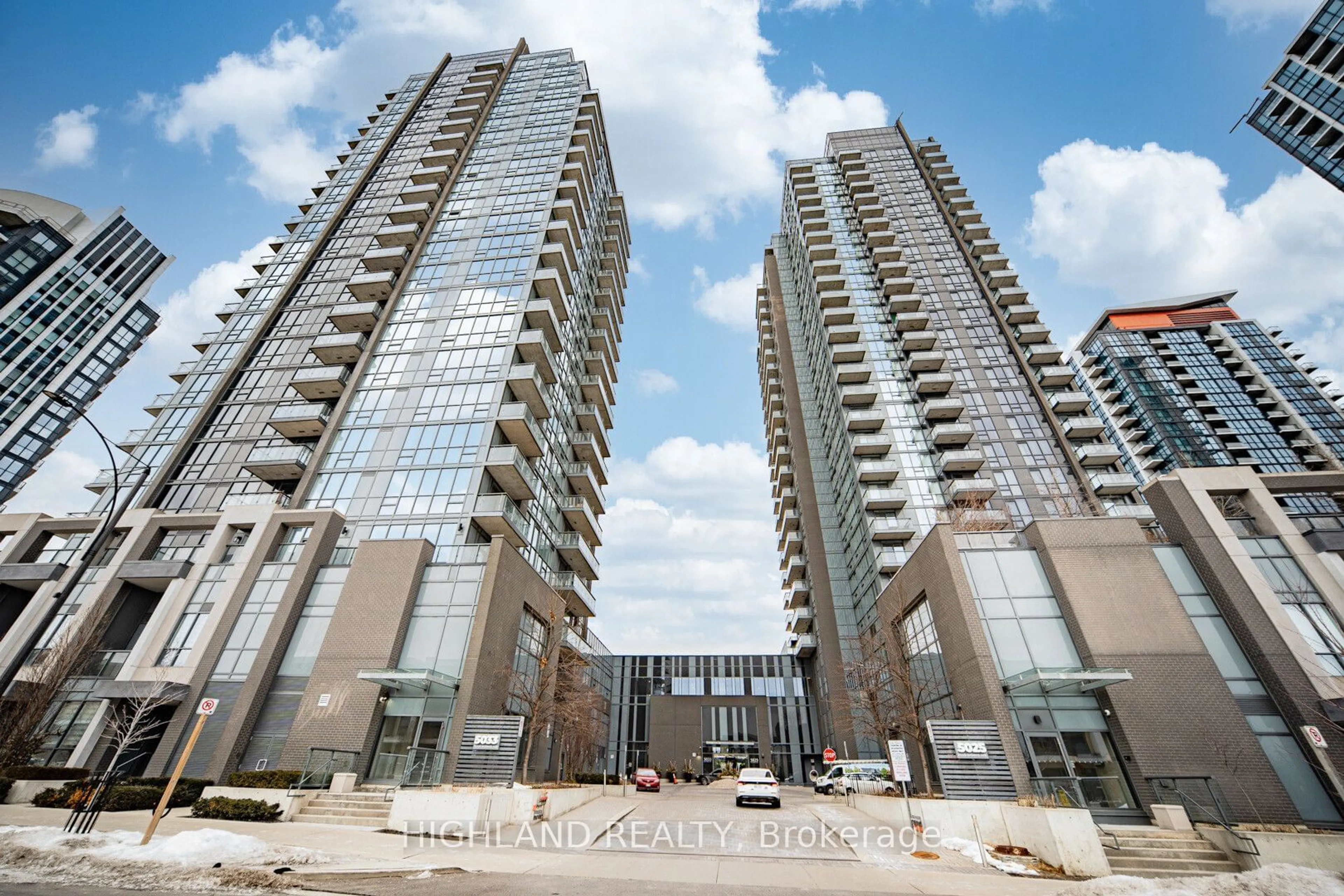 Indoor foyer for 5033 Four Springs Ave #1319, Mississauga Ontario L5R 0G6