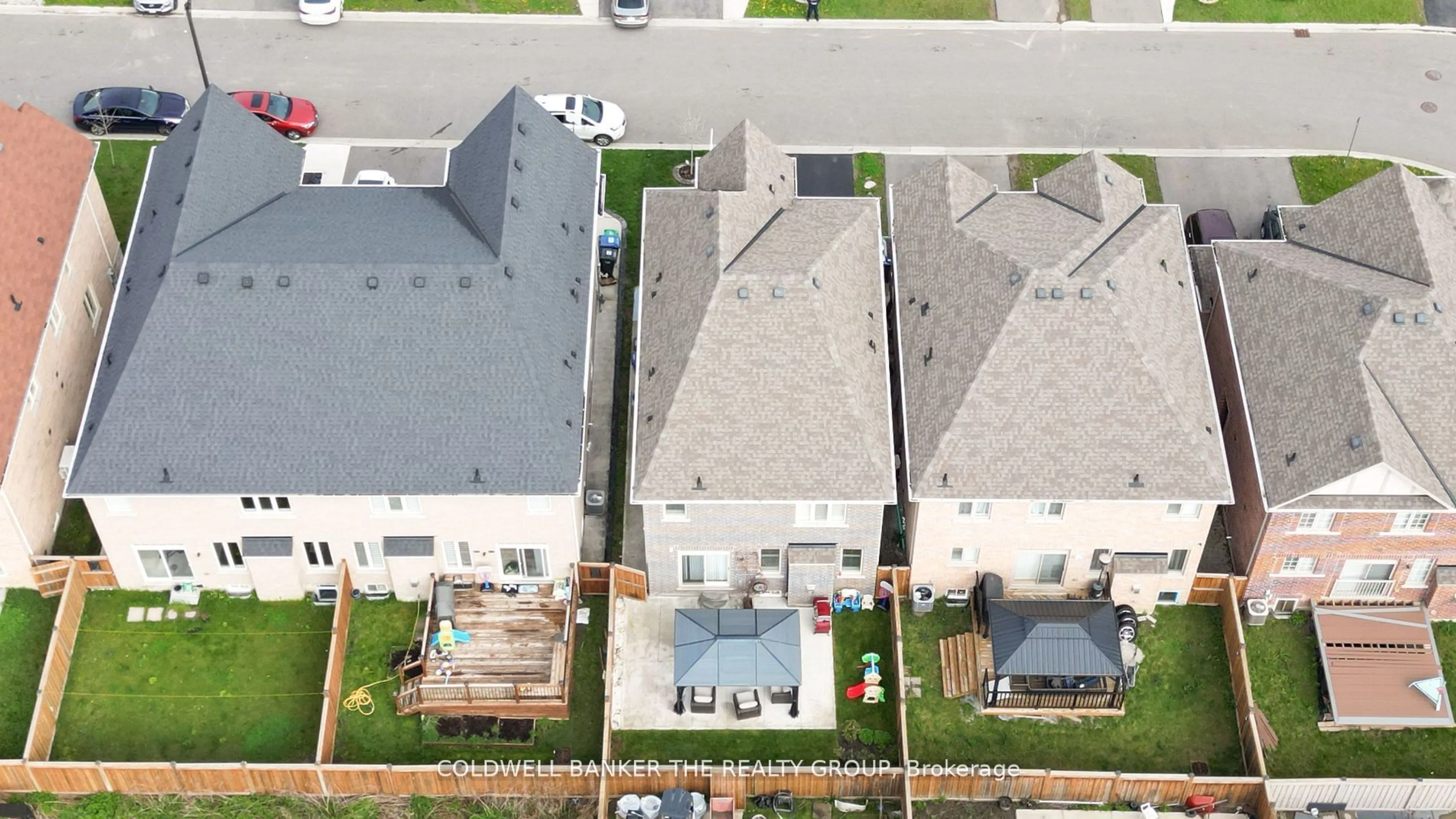 A pic from outside/outdoor area/front of a property/back of a property/a pic from drone, city buildings view from balcony for 7 Spokanne St, Brampton Ontario L6R 4A2