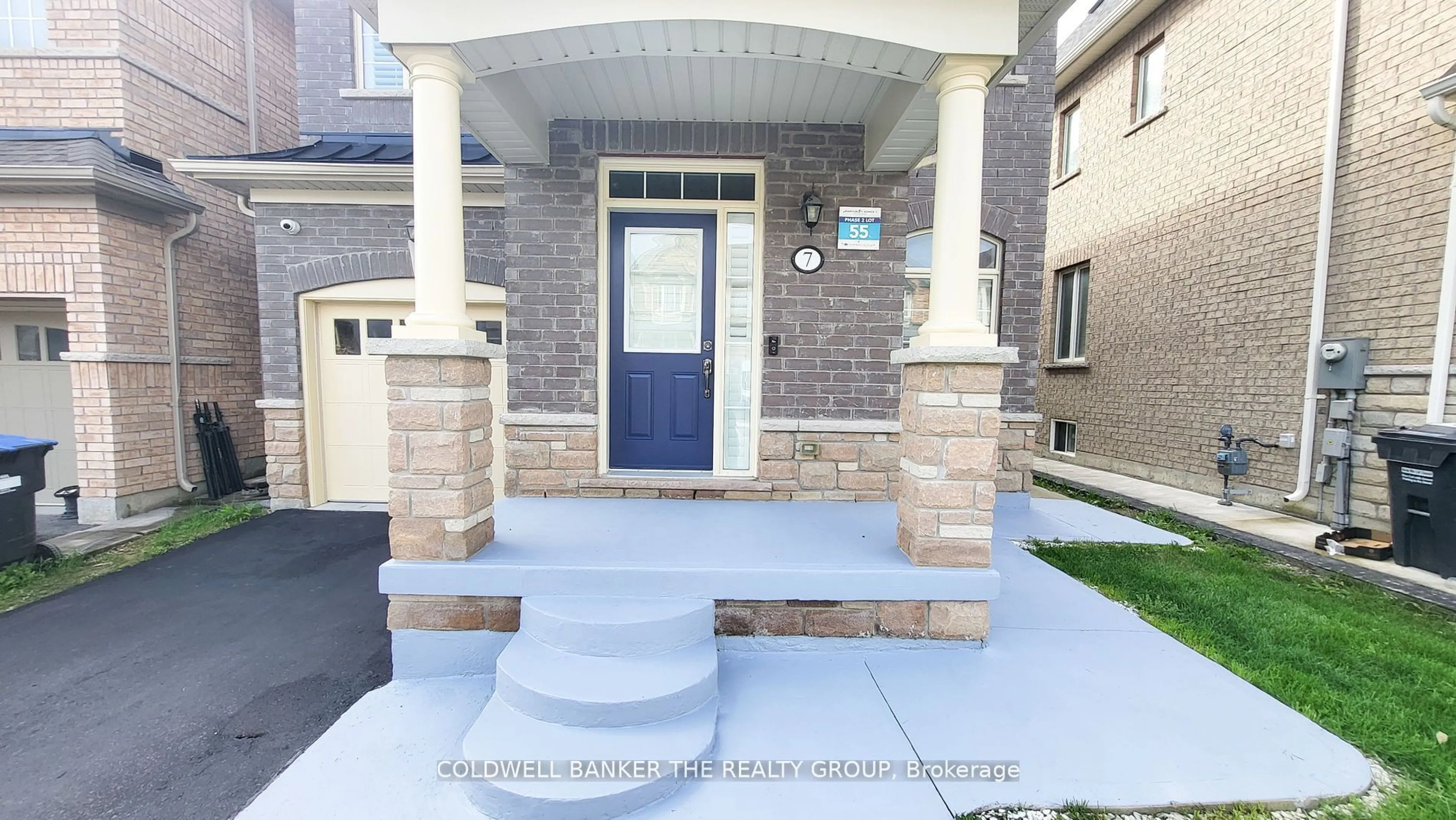 Indoor entryway for 7 Spokanne St, Brampton Ontario L6R 4A2