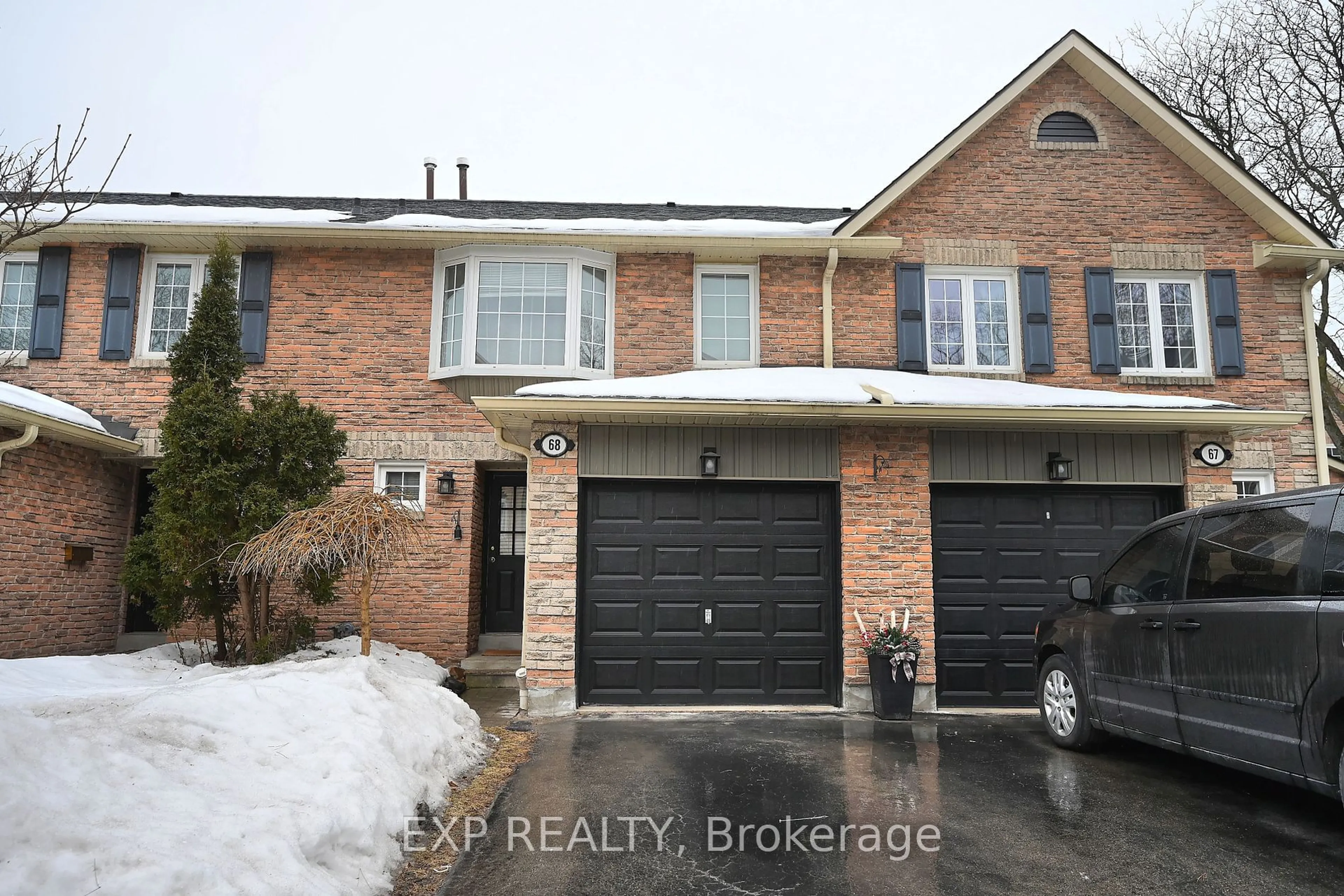 Home with brick exterior material, street for 2766 Folkway Dr #68, Mississauga Ontario L5L 3M3