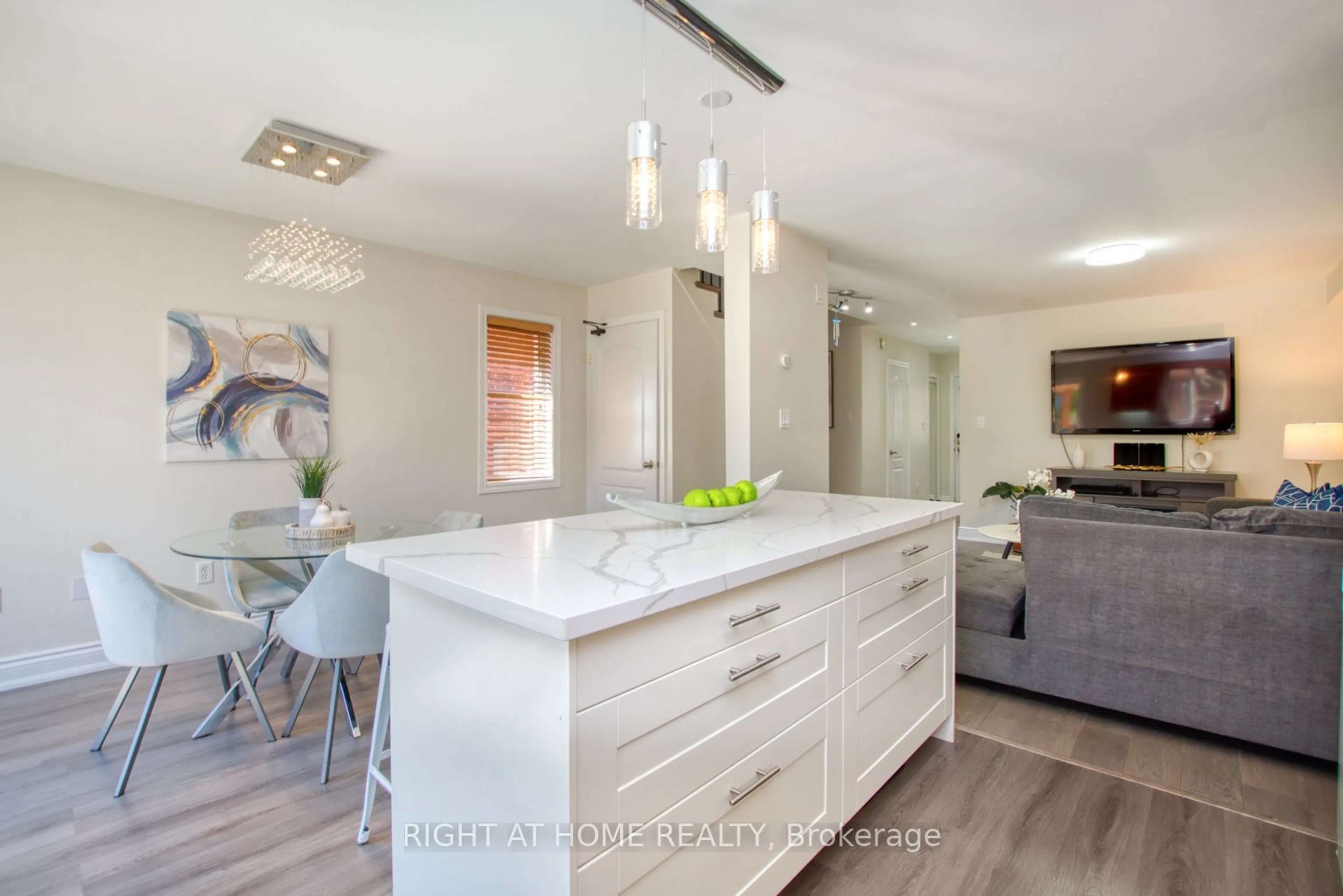 Open concept kitchen, unknown for 102 Grapevine Rd, Caledon Ontario L7E 2M6