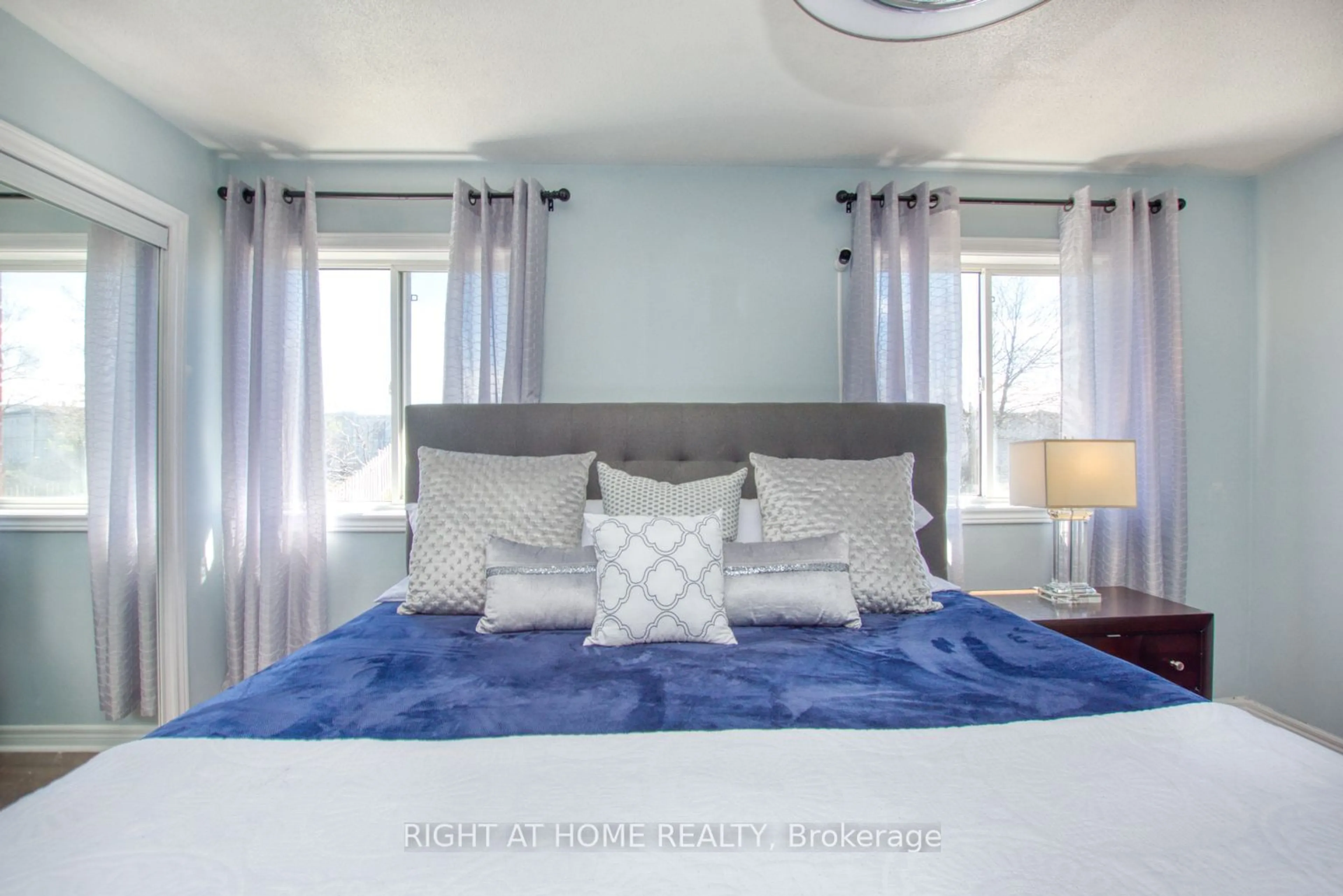 Bedroom with bed, unknown for 102 Grapevine Rd, Caledon Ontario L7E 2M6