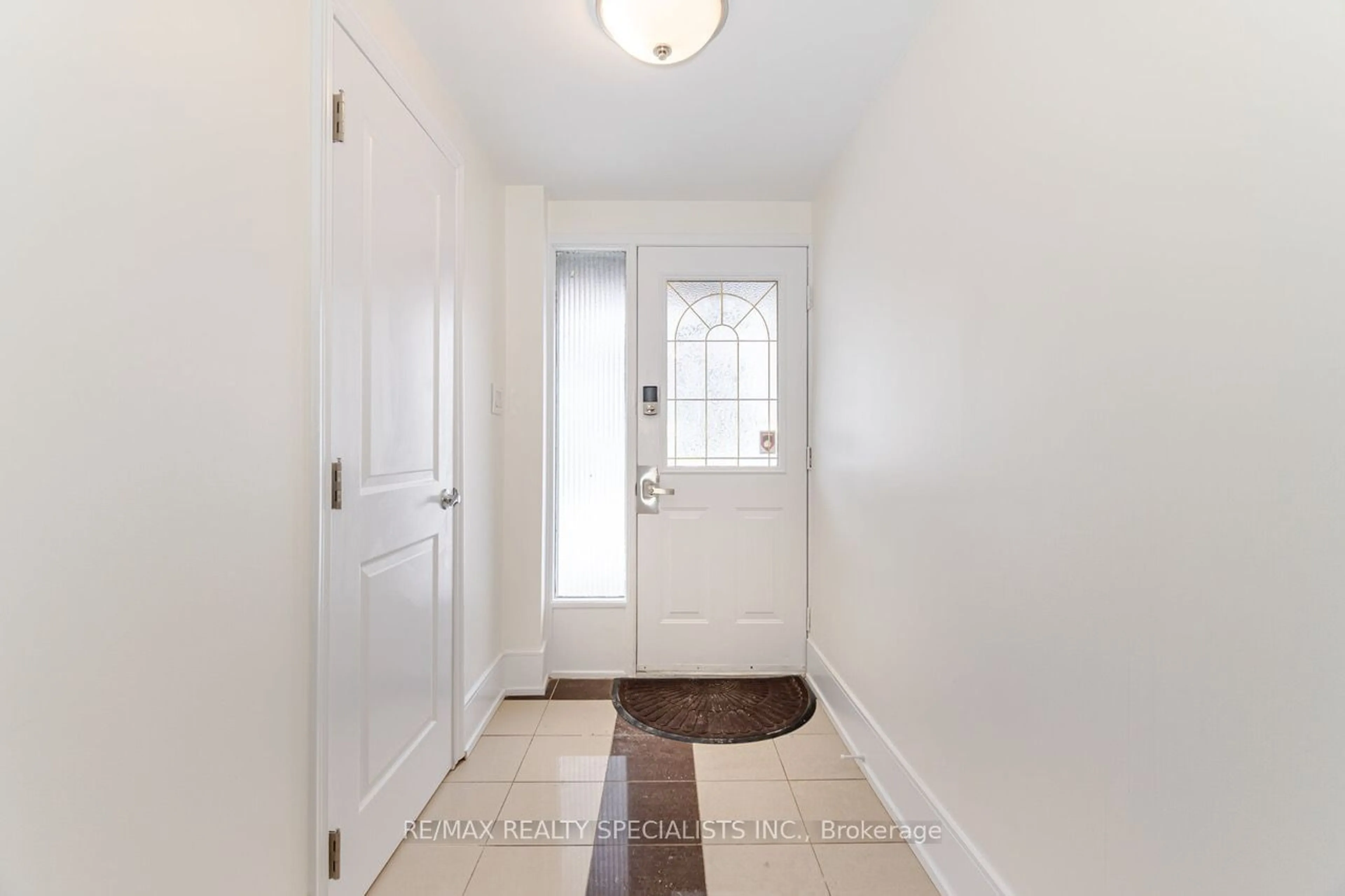 Indoor entryway for 2651 Aquitaine Ave #69, Mississauga Ontario L5N 1V5