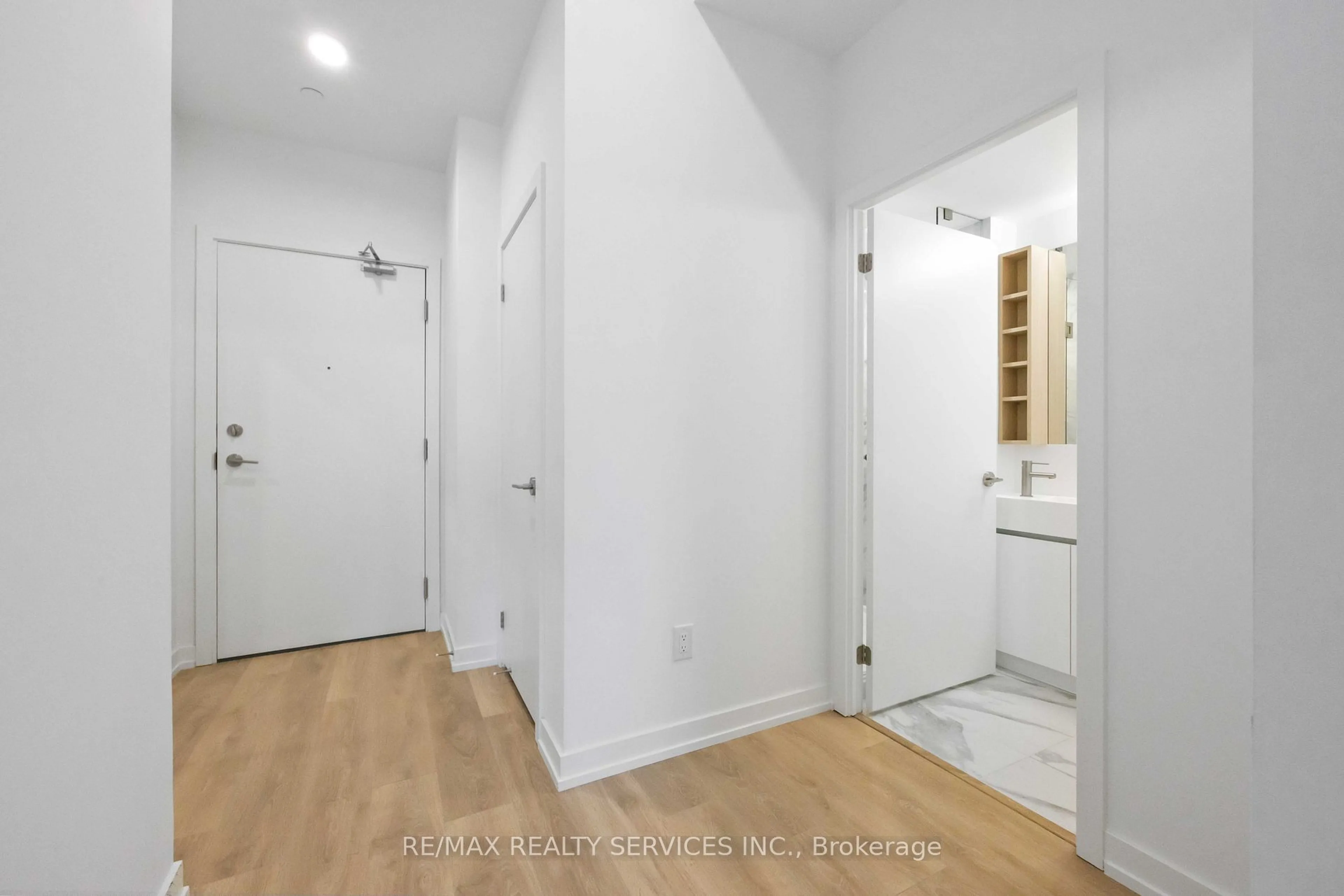 Indoor entryway for 1100 Sheppard Ave #115, Toronto Ontario M3K 0E4