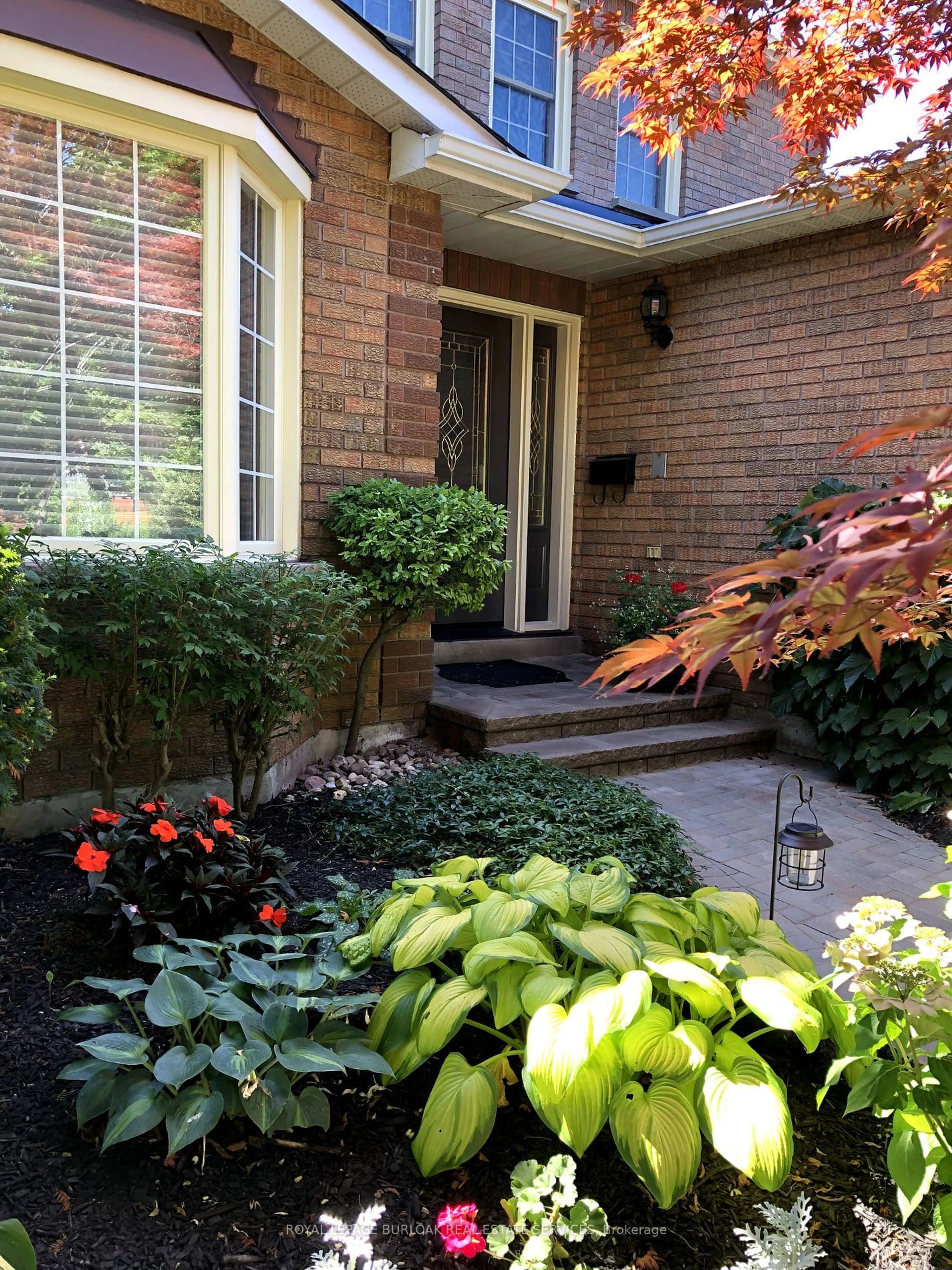 Indoor entryway for 3553 Wilmot Cres, Oakville Ontario L6L 6E5