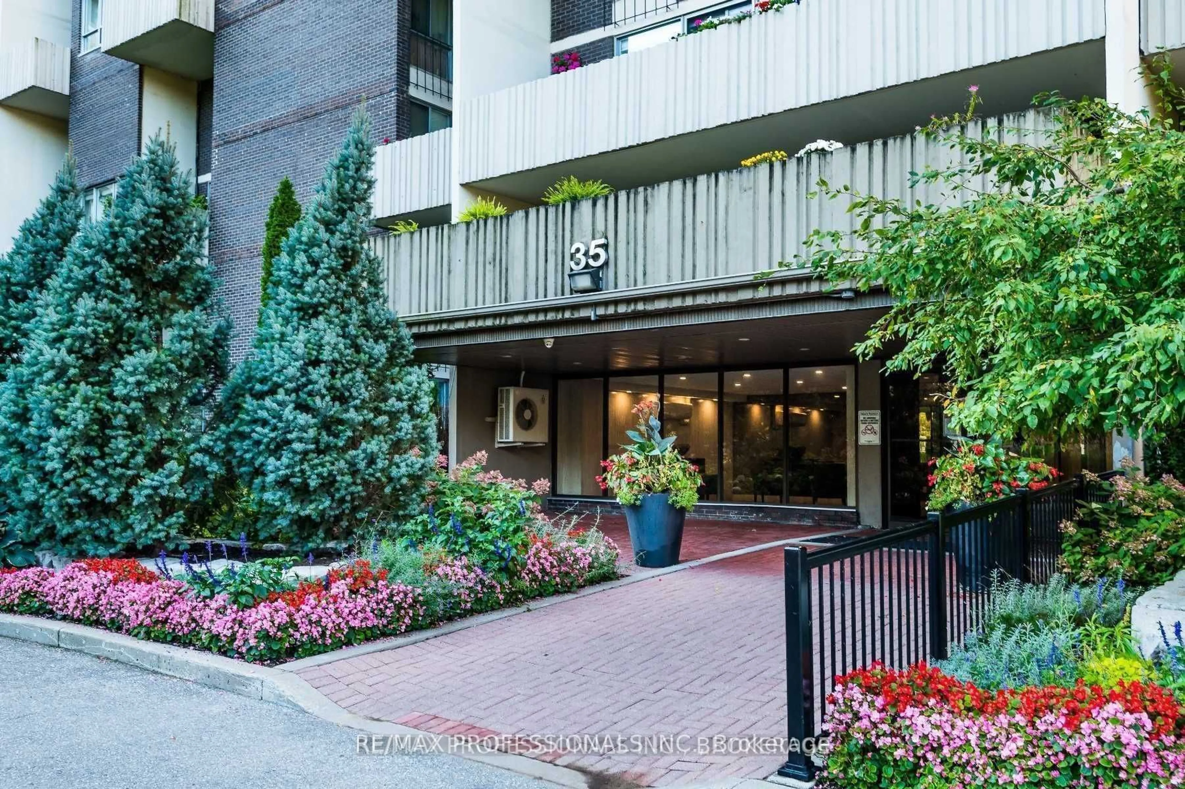 Patio, street for 35 Ormskirk Ave #510, Toronto Ontario M6S 1A8