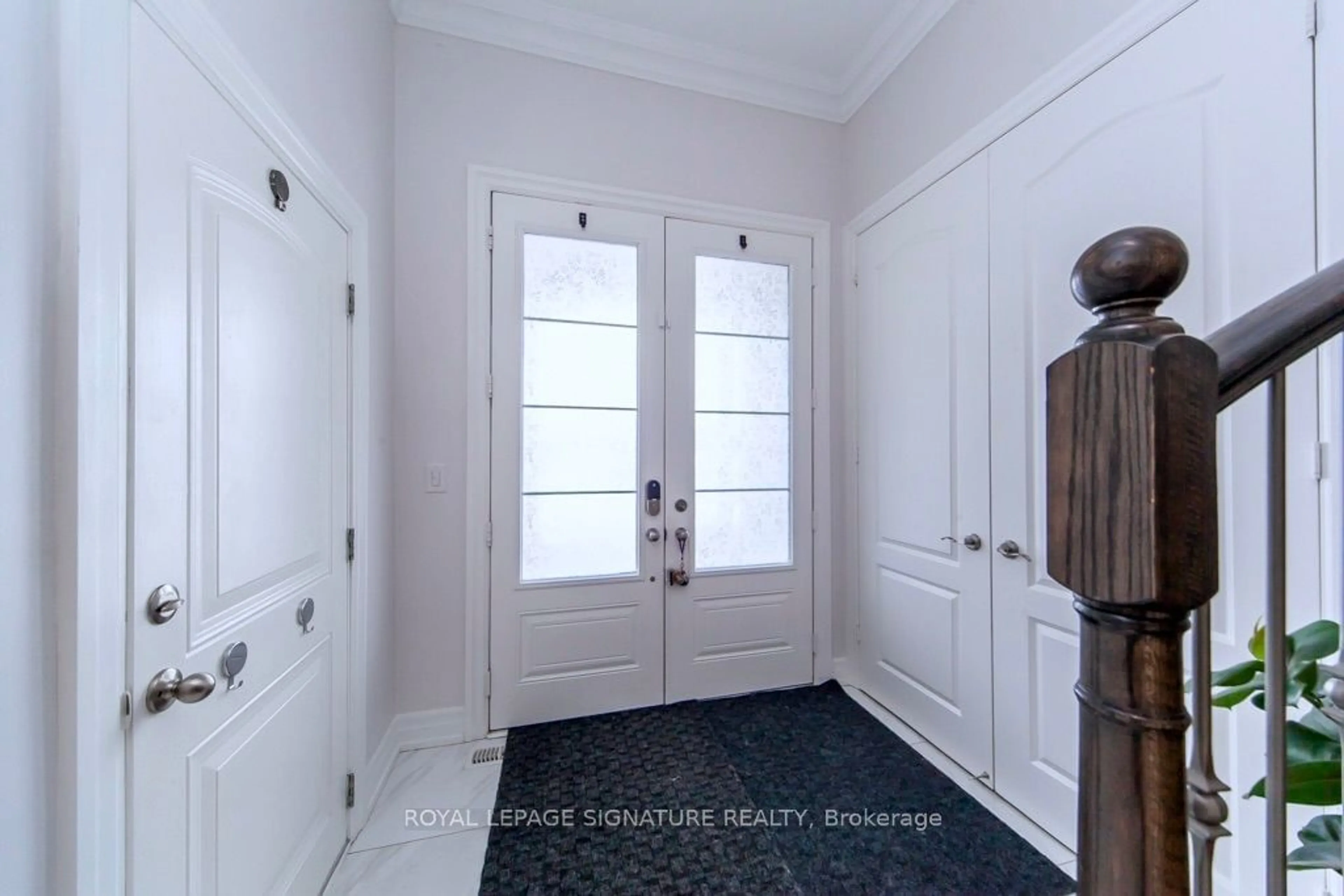 Indoor entryway for 3907 Thomas Alton Blvd, Burlington Ontario L7M 1A2