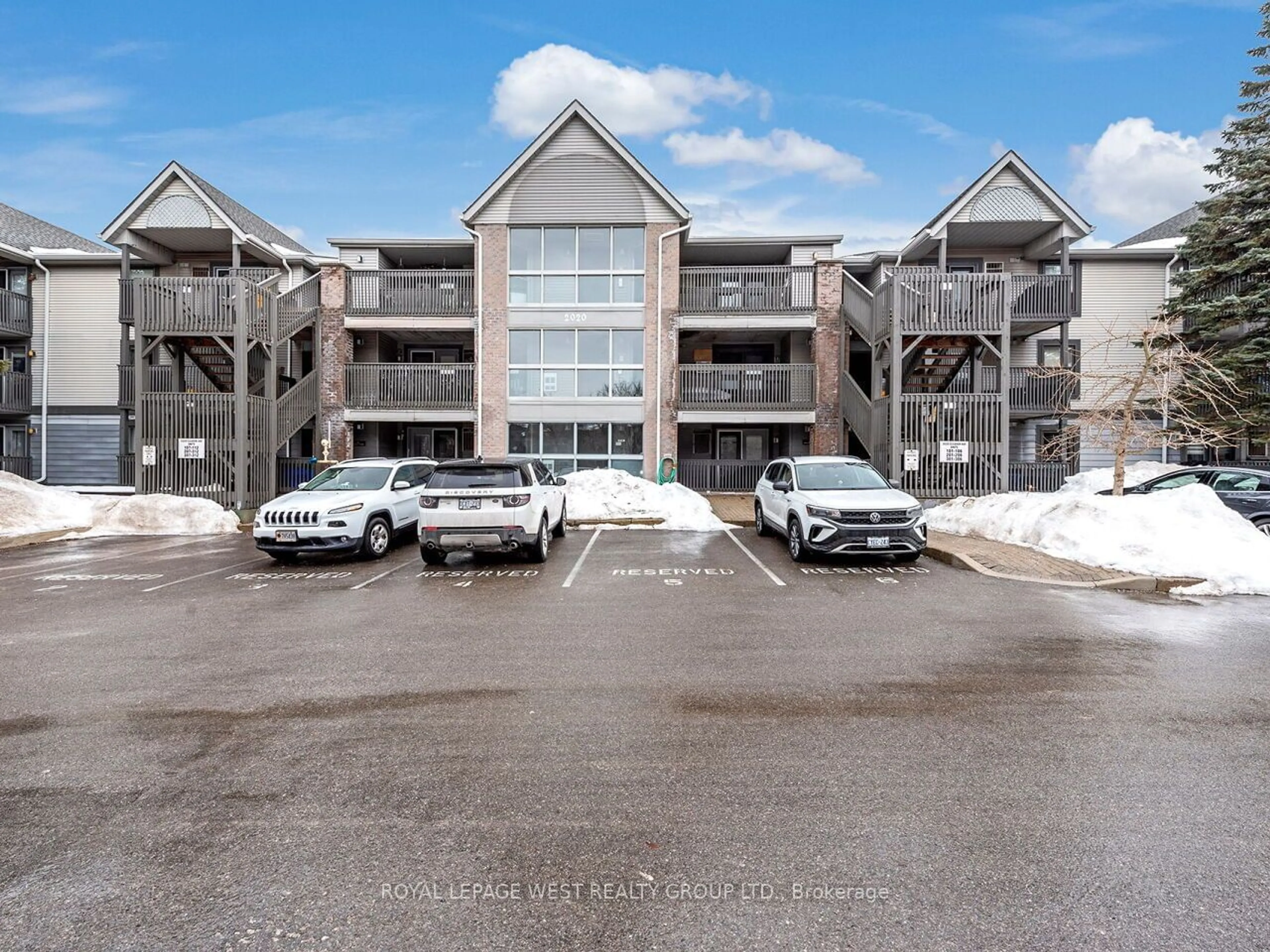 A pic from outside/outdoor area/front of a property/back of a property/a pic from drone, unknown for 2020 Cleaver Ave #205, Burlington Ontario L7M 4C2