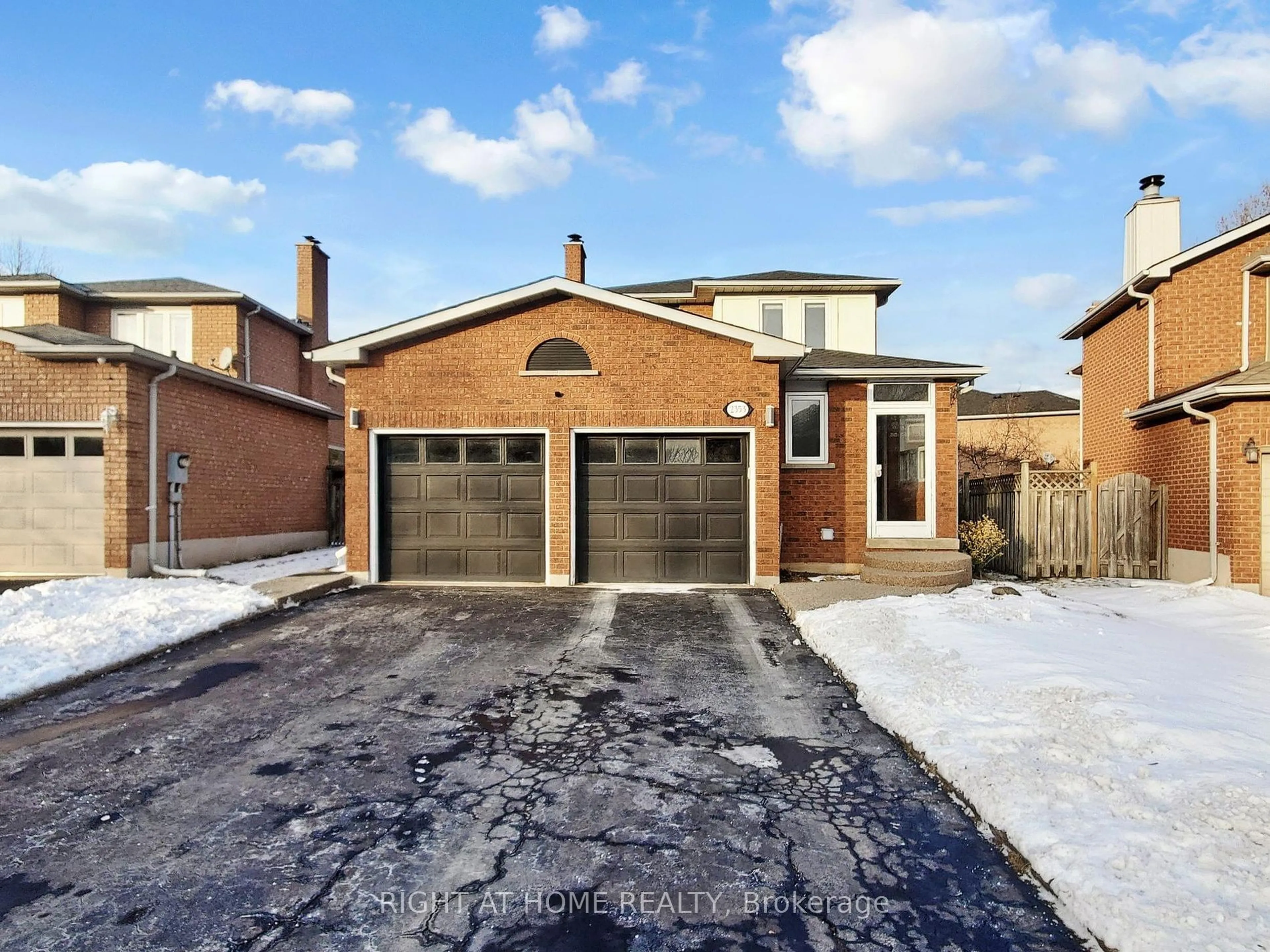 Home with brick exterior material, street for 2353 Mowat Ave, Oakville Ontario L6H 5X3