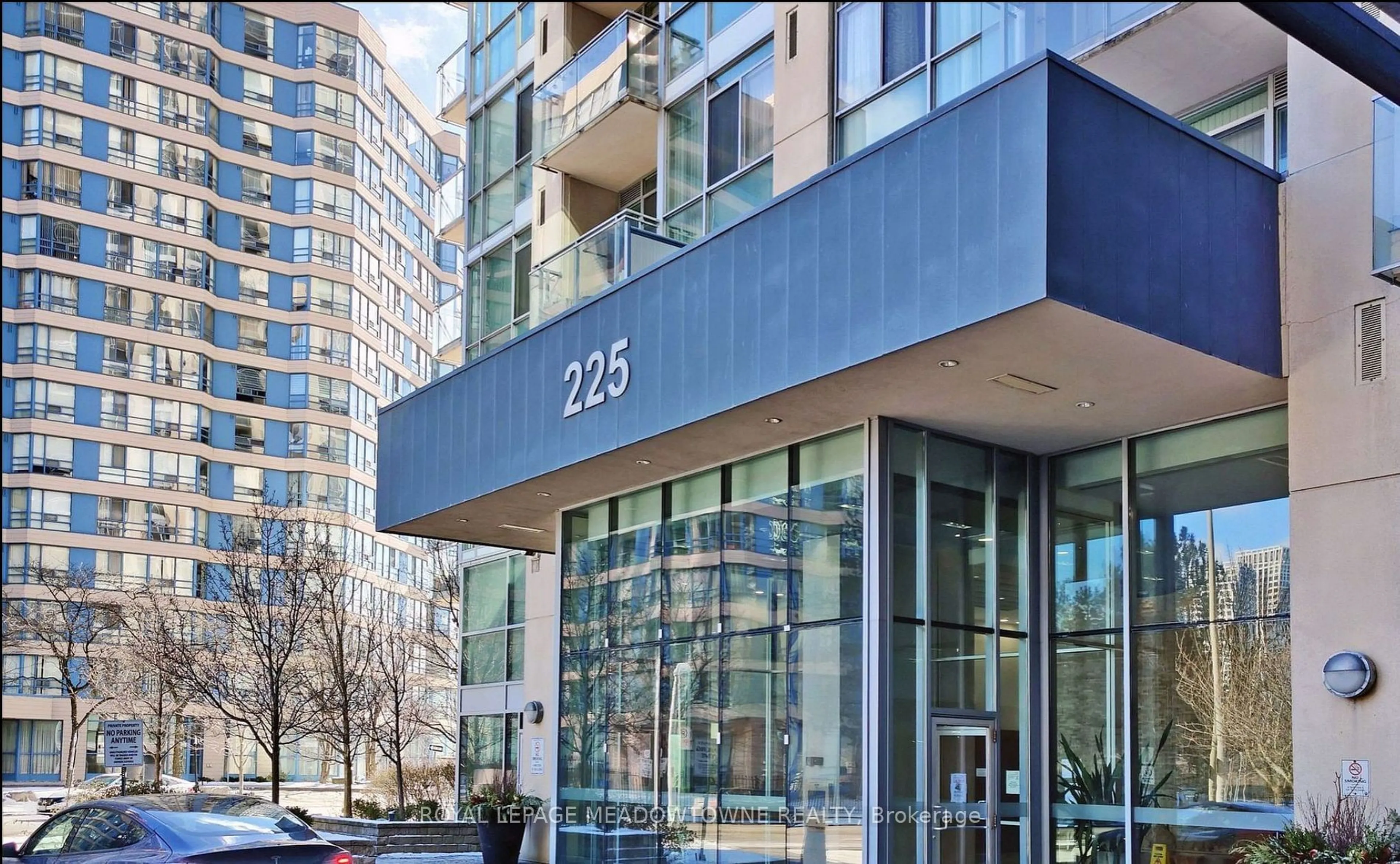 Indoor foyer for 225 Webb Dr #2406, Mississauga Ontario L5B 2P2