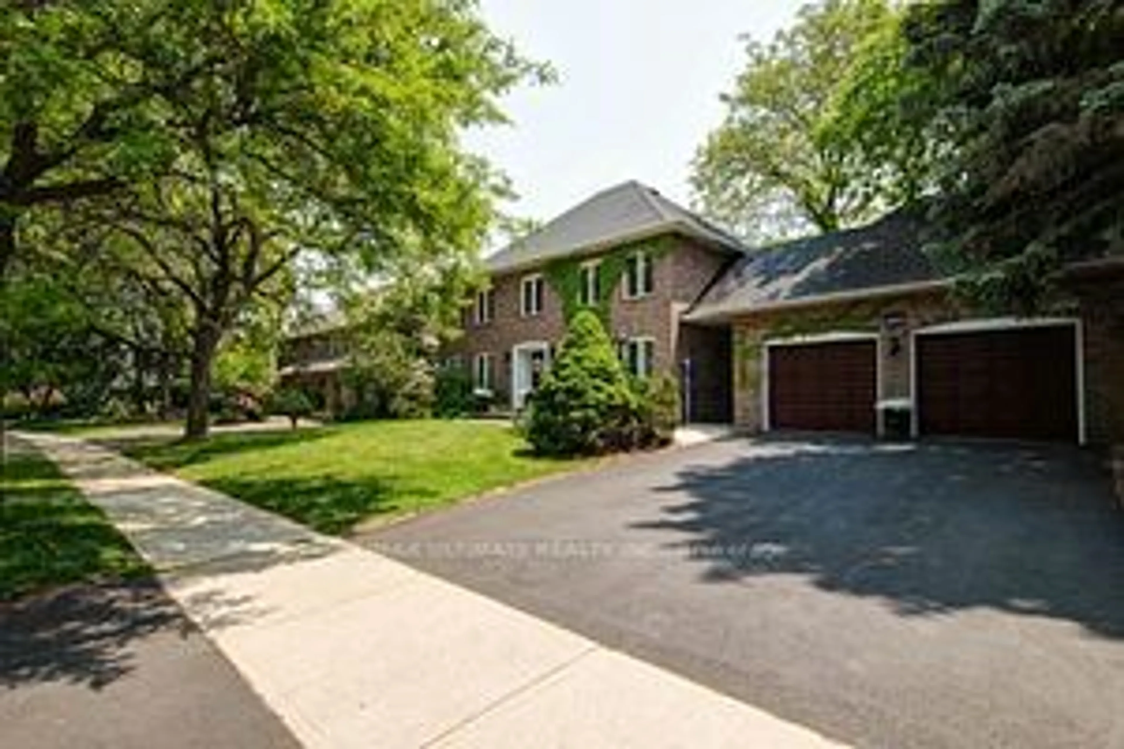 Home with brick exterior material, street for 1840 Pine Siskin Crt, Mississauga Ontario L5L 2Y3