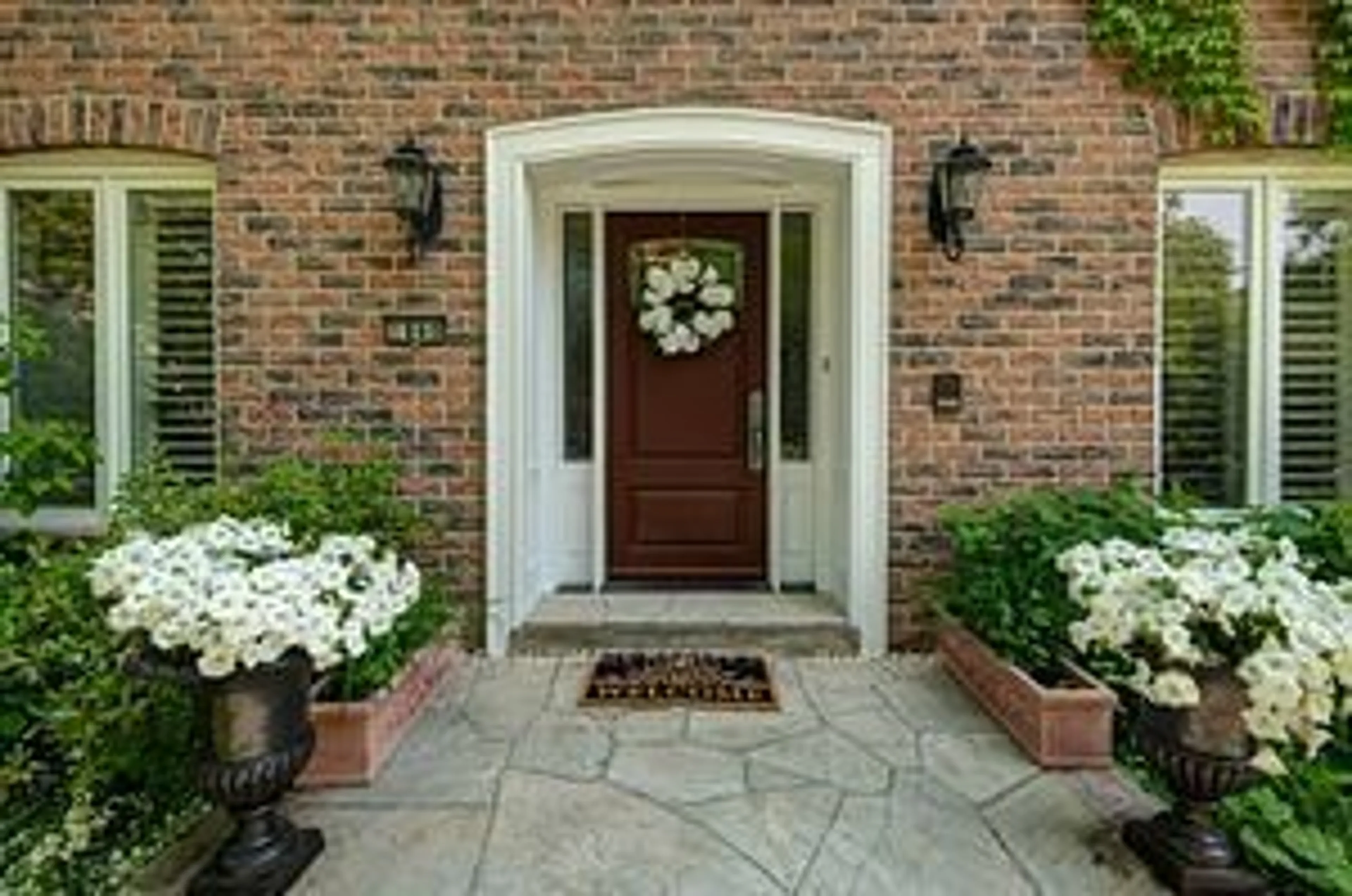 Indoor entryway for 1840 Pine Siskin Crt, Mississauga Ontario L5L 2Y3