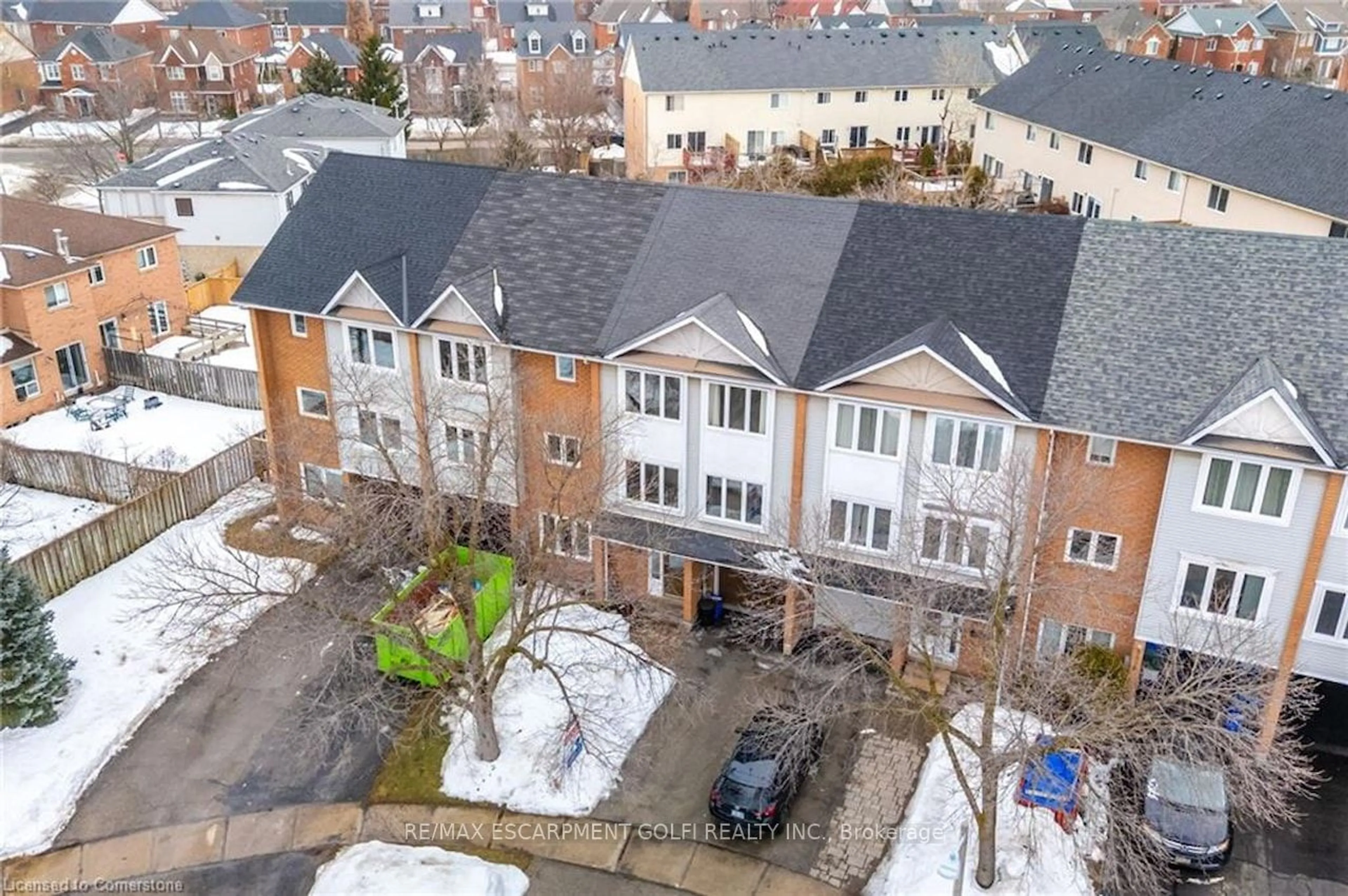 A pic from outside/outdoor area/front of a property/back of a property/a pic from drone, unknown for 2312 Strawfield Crt, Oakville Ontario L6H 6C2