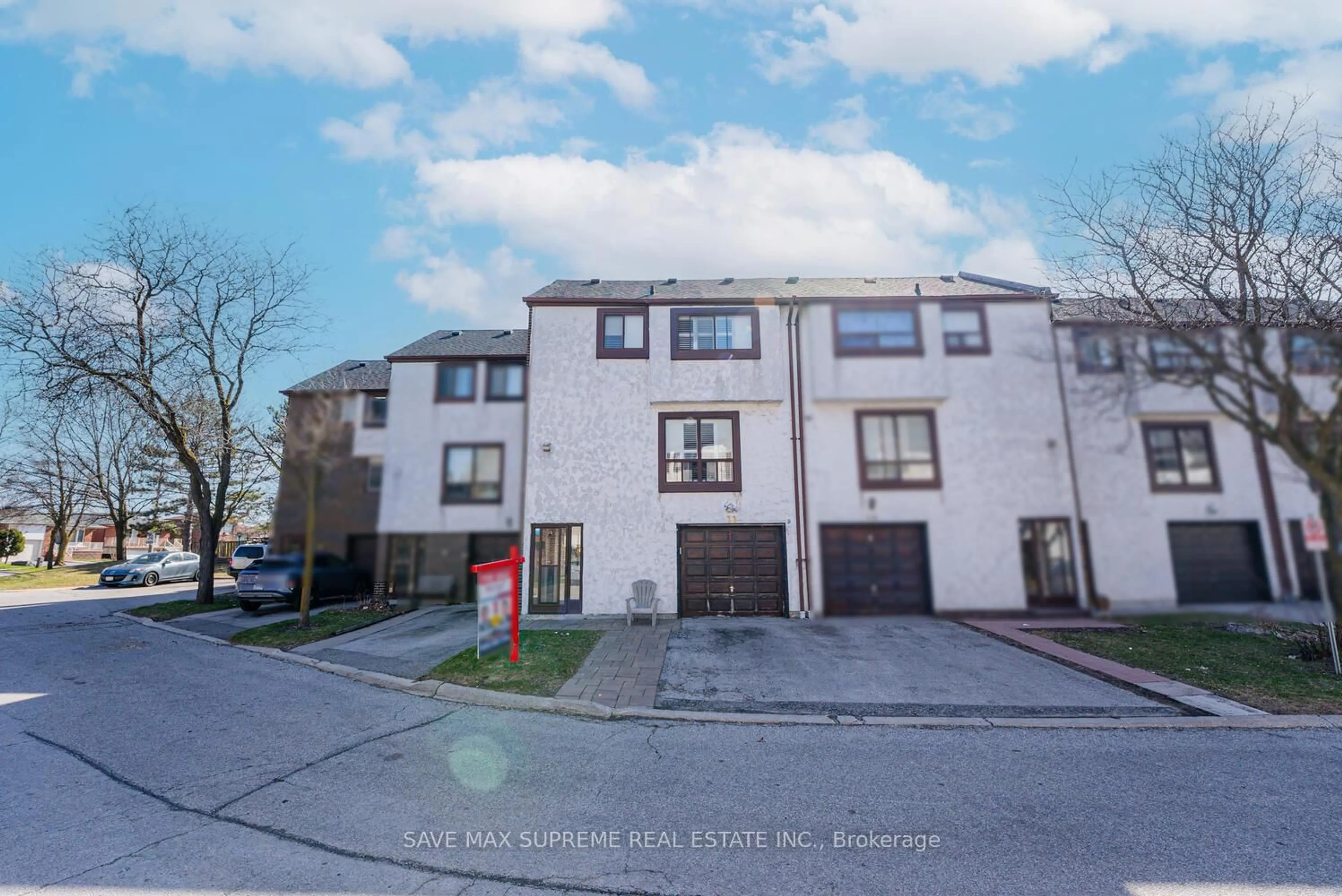A pic from outside/outdoor area/front of a property/back of a property/a pic from drone, street for 4020 Brandon Gate Dr #11, Mississauga Ontario L4T 3N8