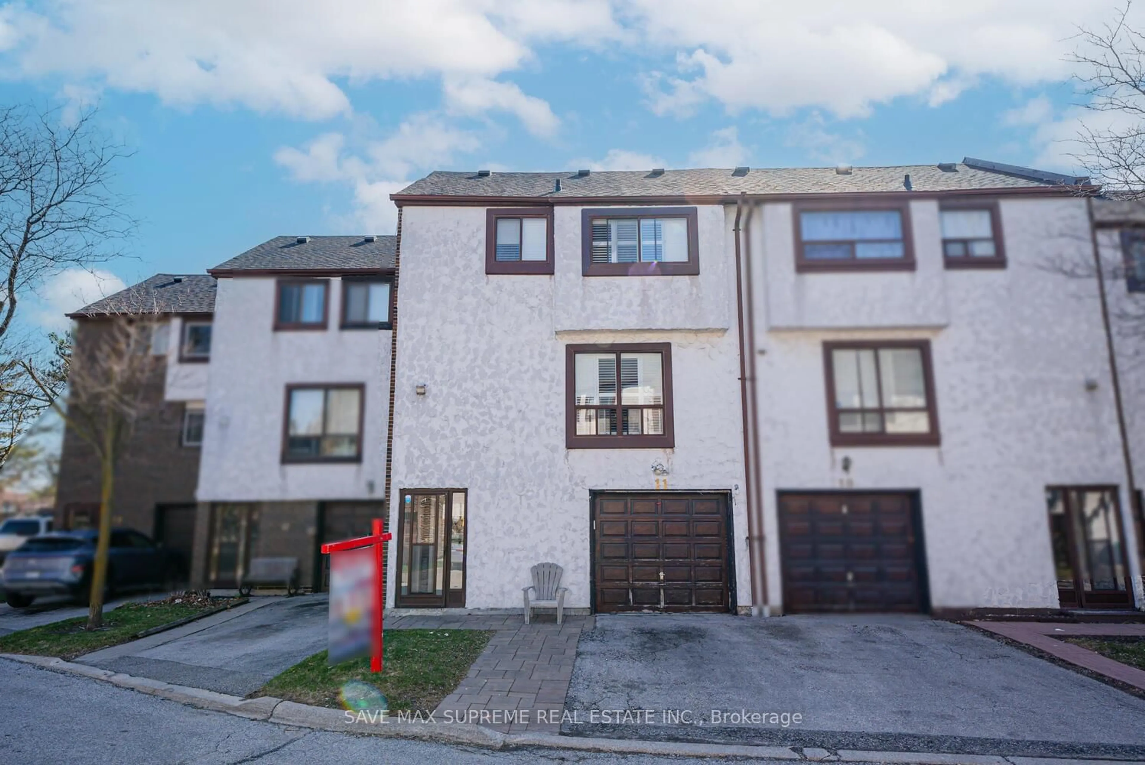 A pic from outside/outdoor area/front of a property/back of a property/a pic from drone, street for 4020 Brandon Gate Dr #11, Mississauga Ontario L4T 3N8