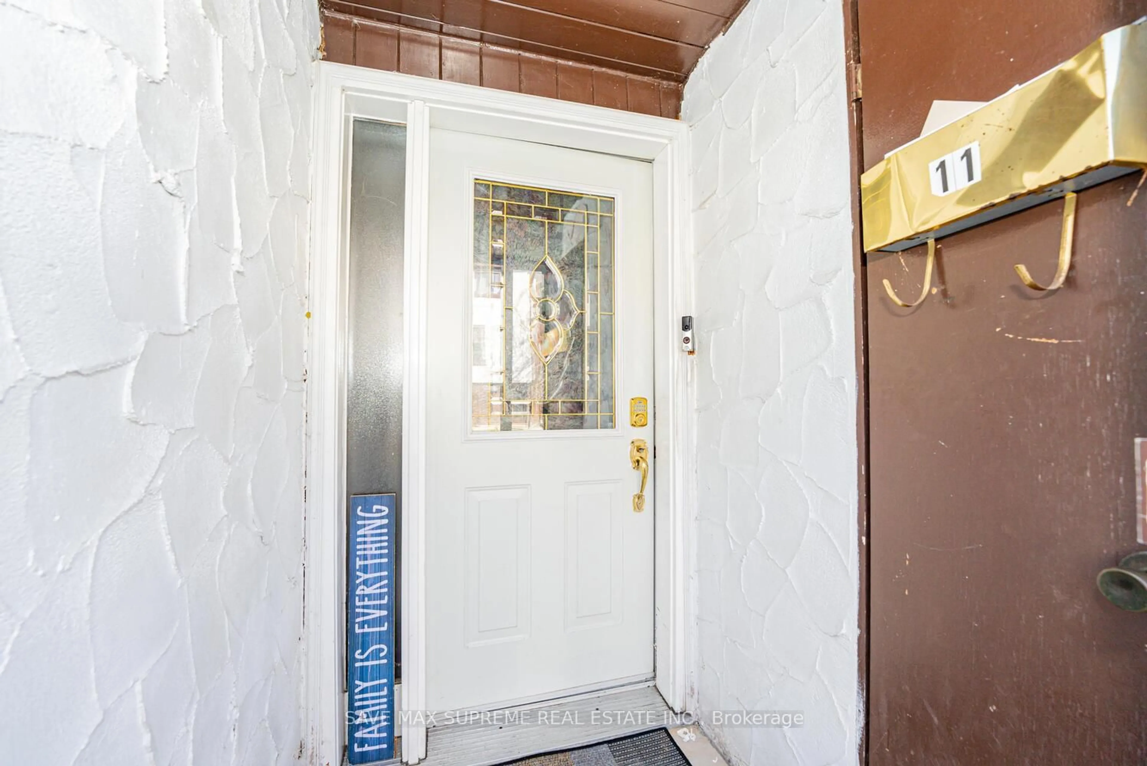 Indoor foyer for 4020 Brandon Gate Dr #11, Mississauga Ontario L4T 3N8