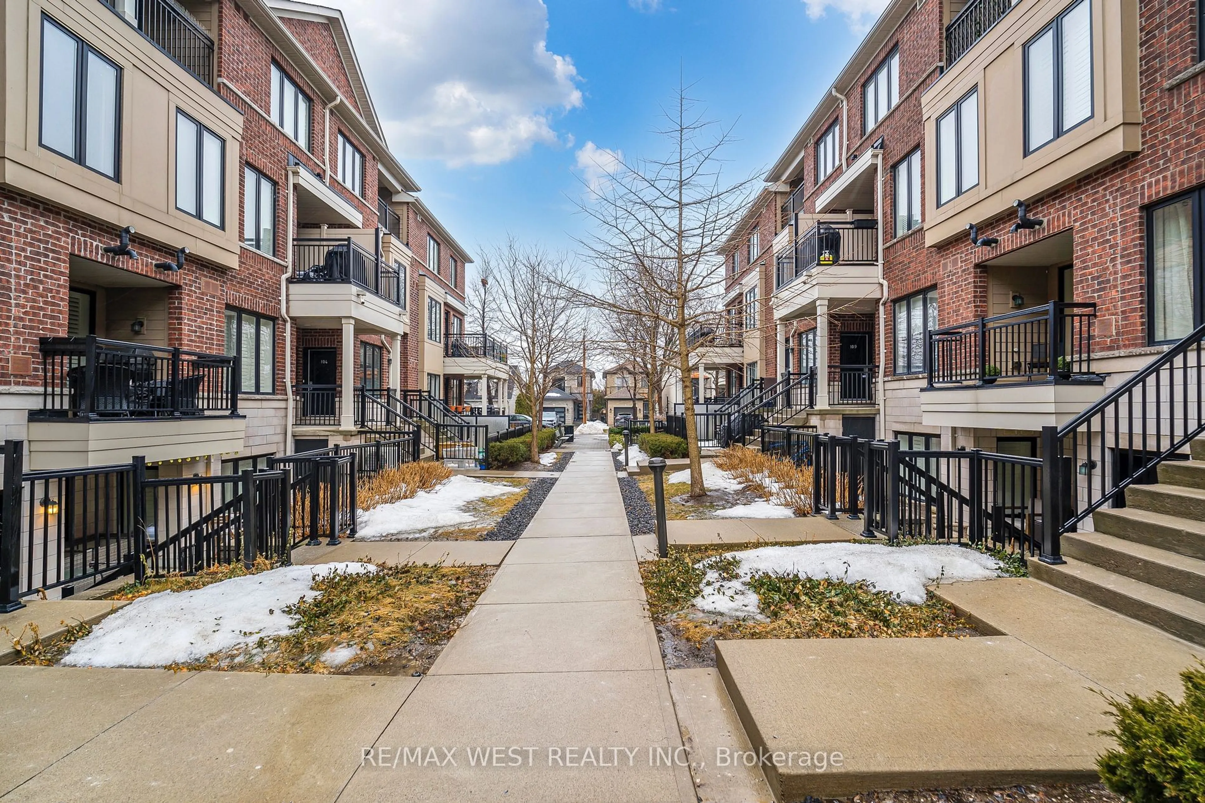 Patio, street for 40 Carnation Ave #113, Toronto Ontario M8V 0B8