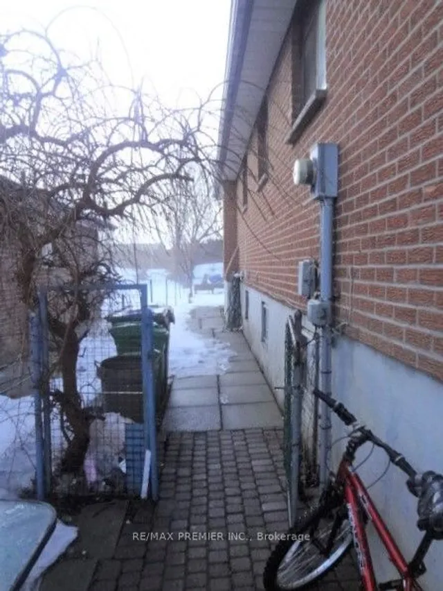 Additional property image - 3777 Keenan Cres