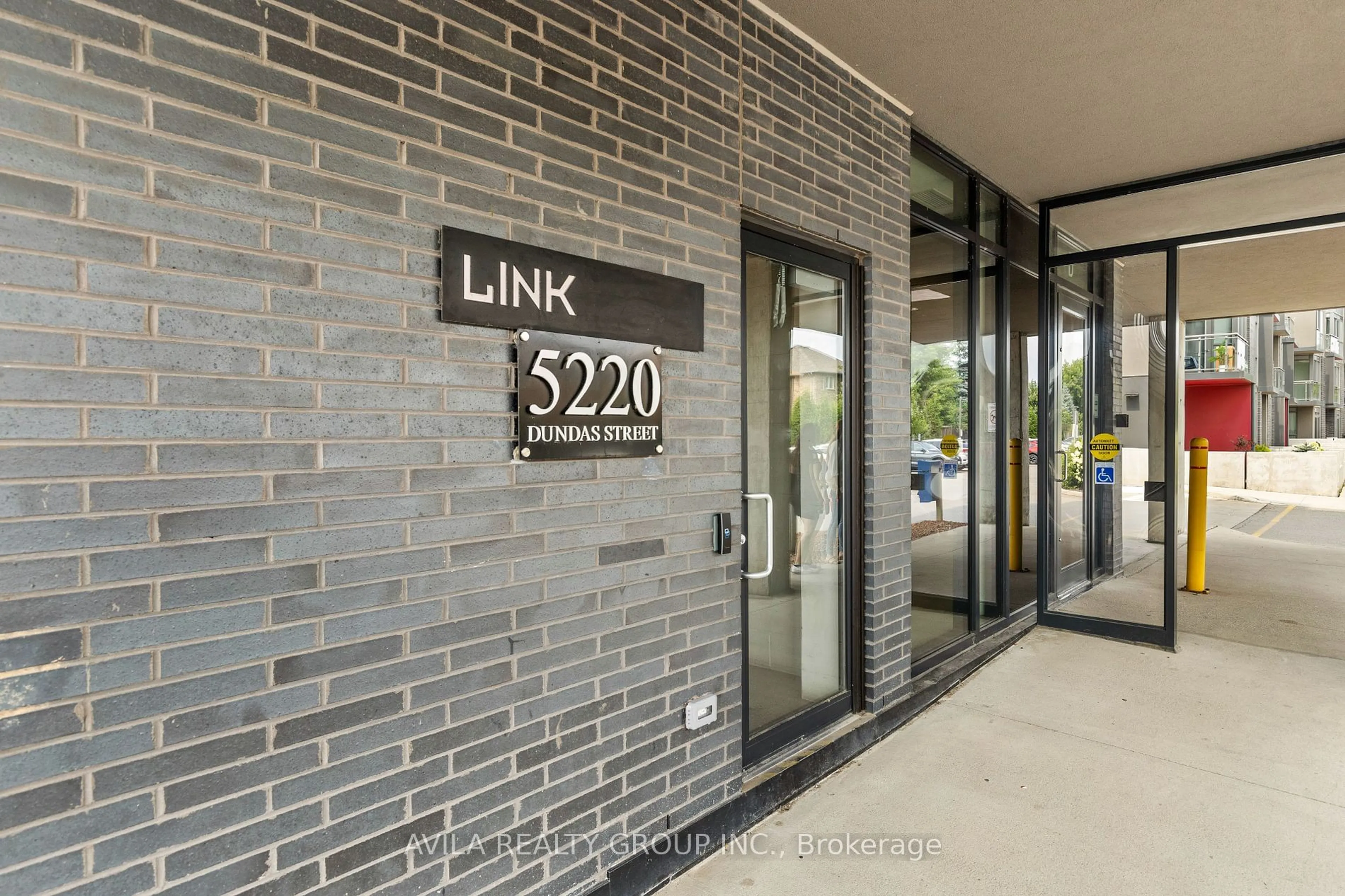 Unknown for 5220 Dundas St #D420, Burlington Ontario L7L 0J4