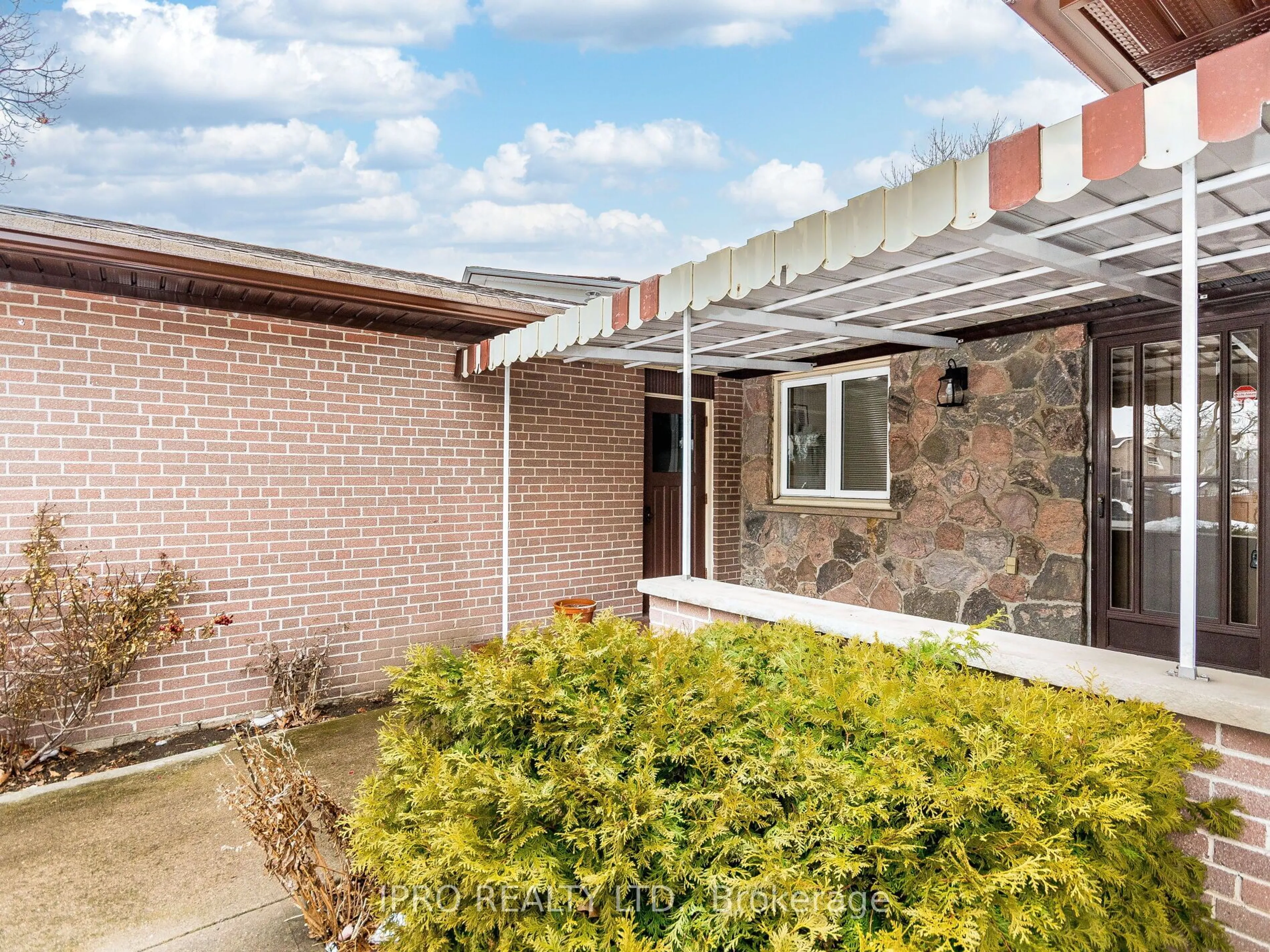 Home with brick exterior material, street for 3293 Havenwood Dr, Mississauga Ontario L4X 2M2