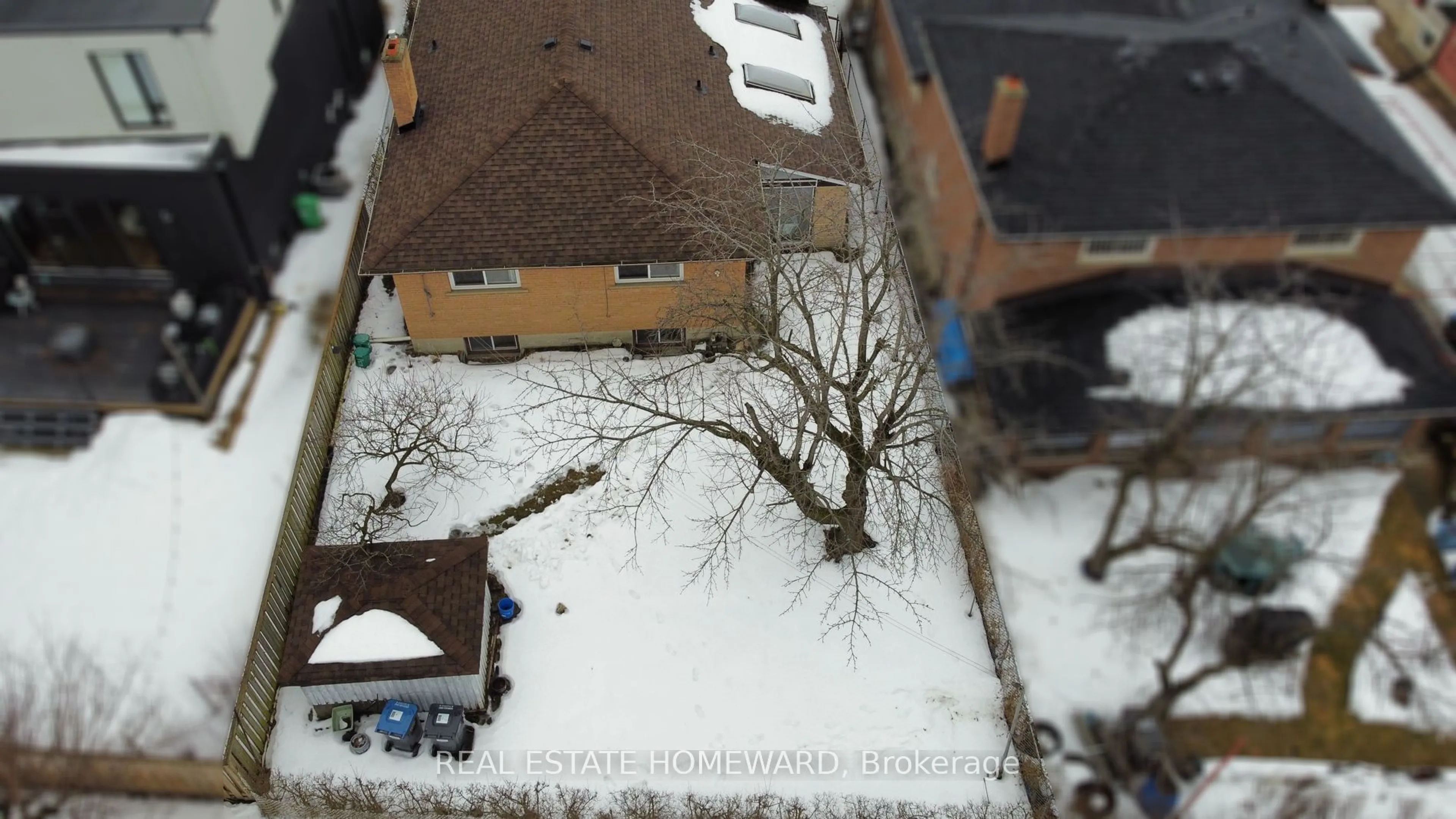 A pic from outside/outdoor area/front of a property/back of a property/a pic from drone, city buildings view from balcony for 1337 Haig Blvd, Mississauga Ontario L5E 2M8