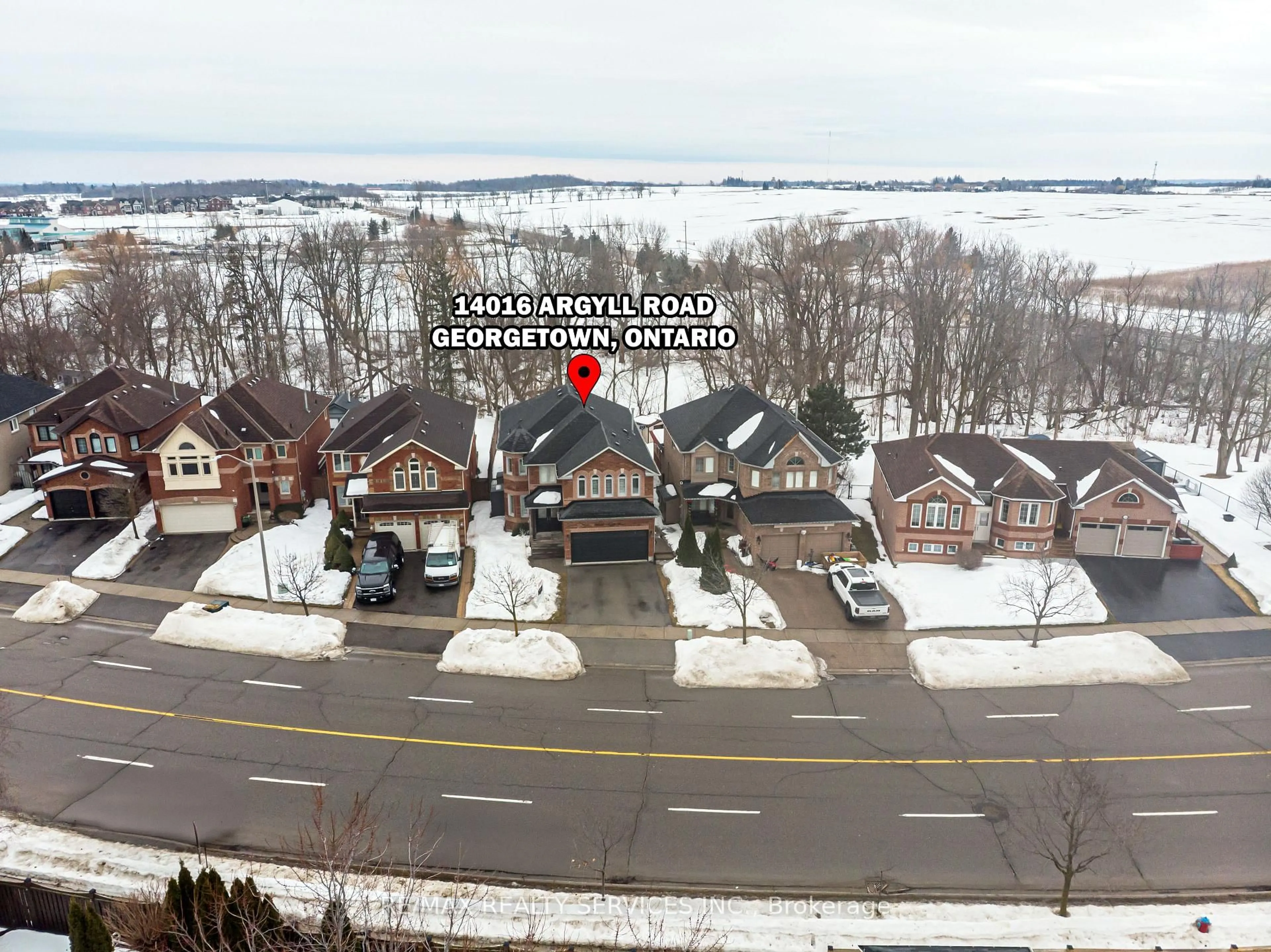 A pic from outside/outdoor area/front of a property/back of a property/a pic from drone, water/lake/river/ocean view for 14016 Argyll Rd, Halton Hills Ontario L7G 5T7