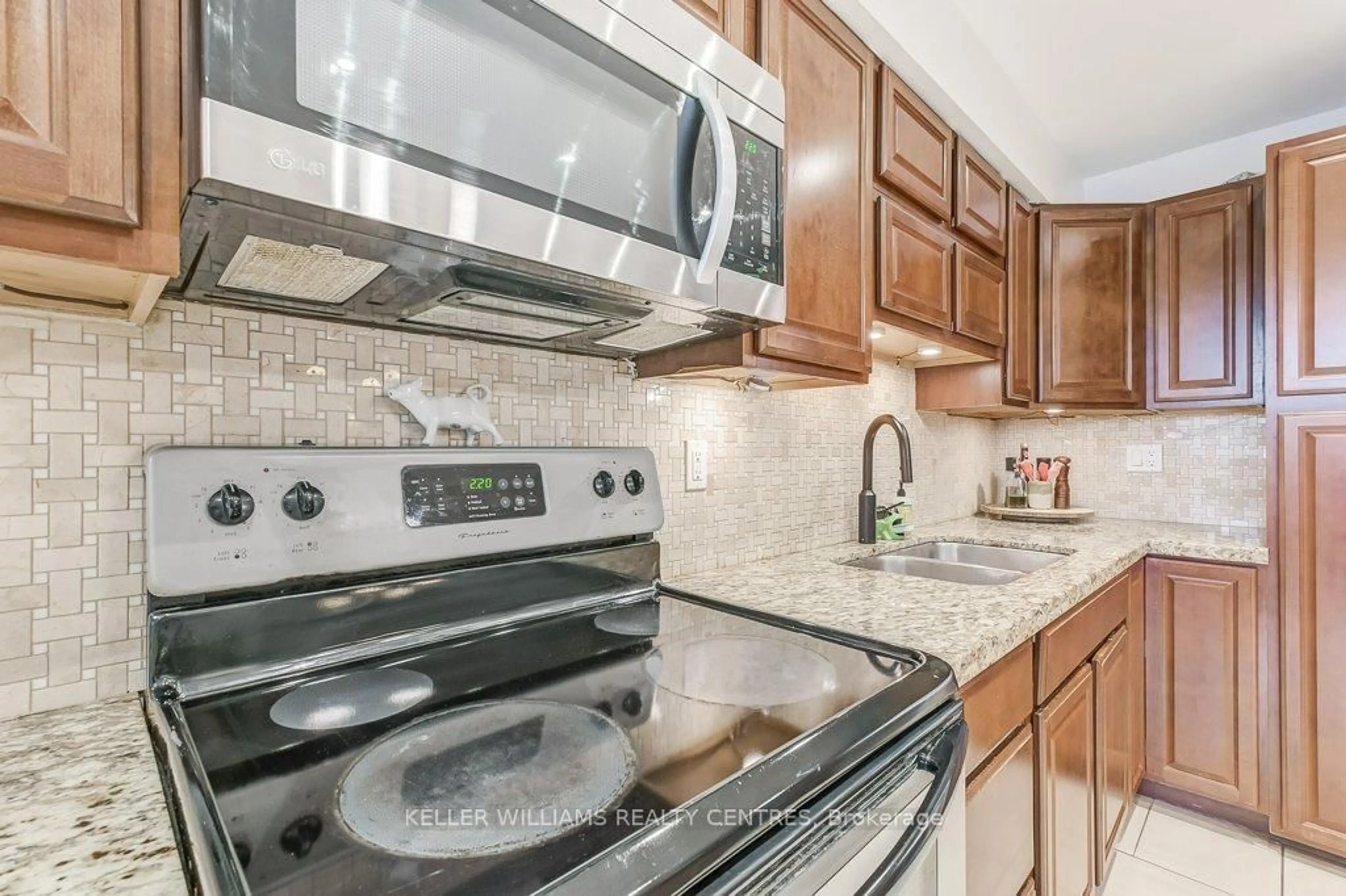 Standard kitchen, ceramic/tile floor for 2170 Bromsgrove Rd #48, Mississauga Ontario L5J 4J2