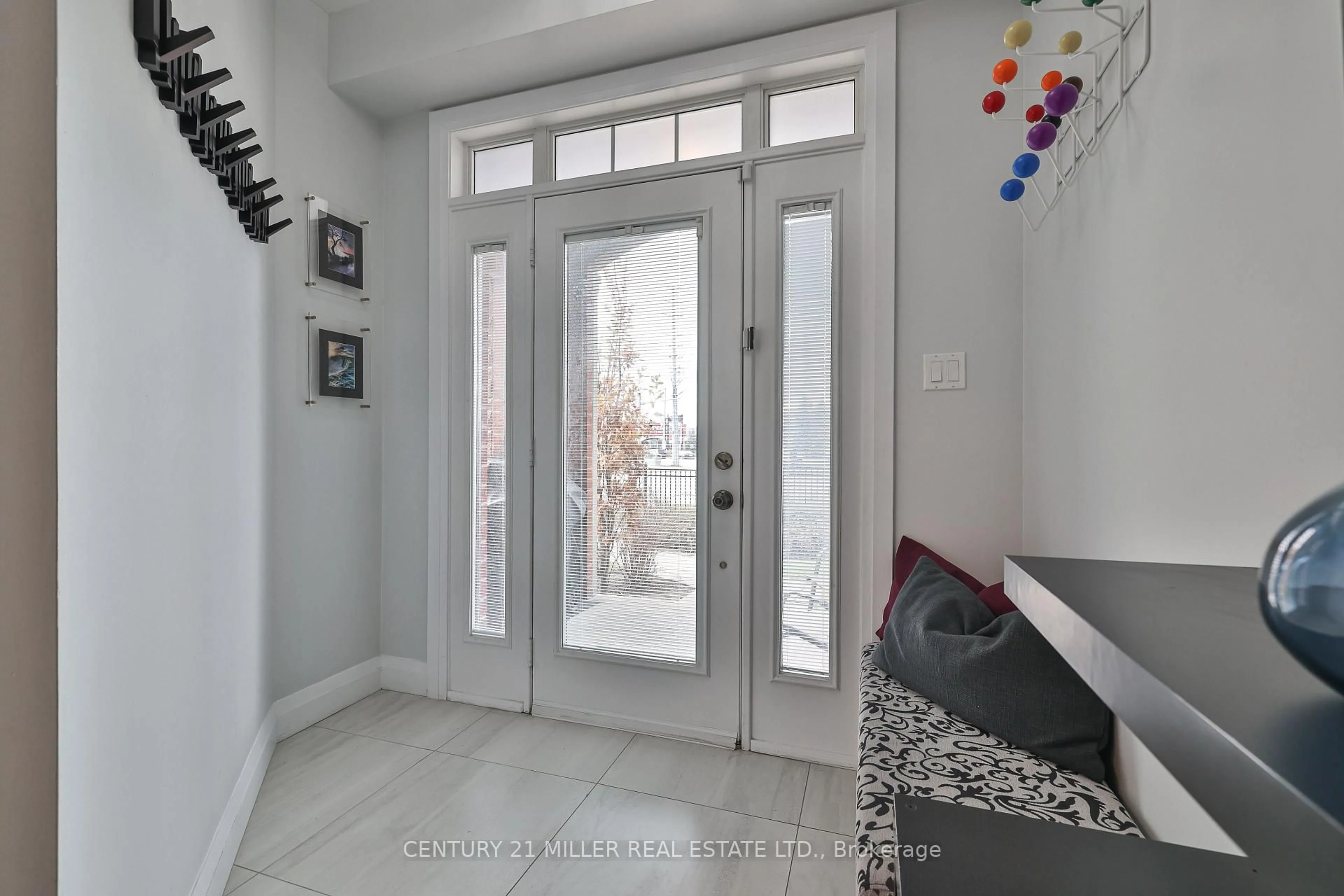 Indoor entryway for 3390 Thomas St #2, Mississauga Ontario L5M 0R2