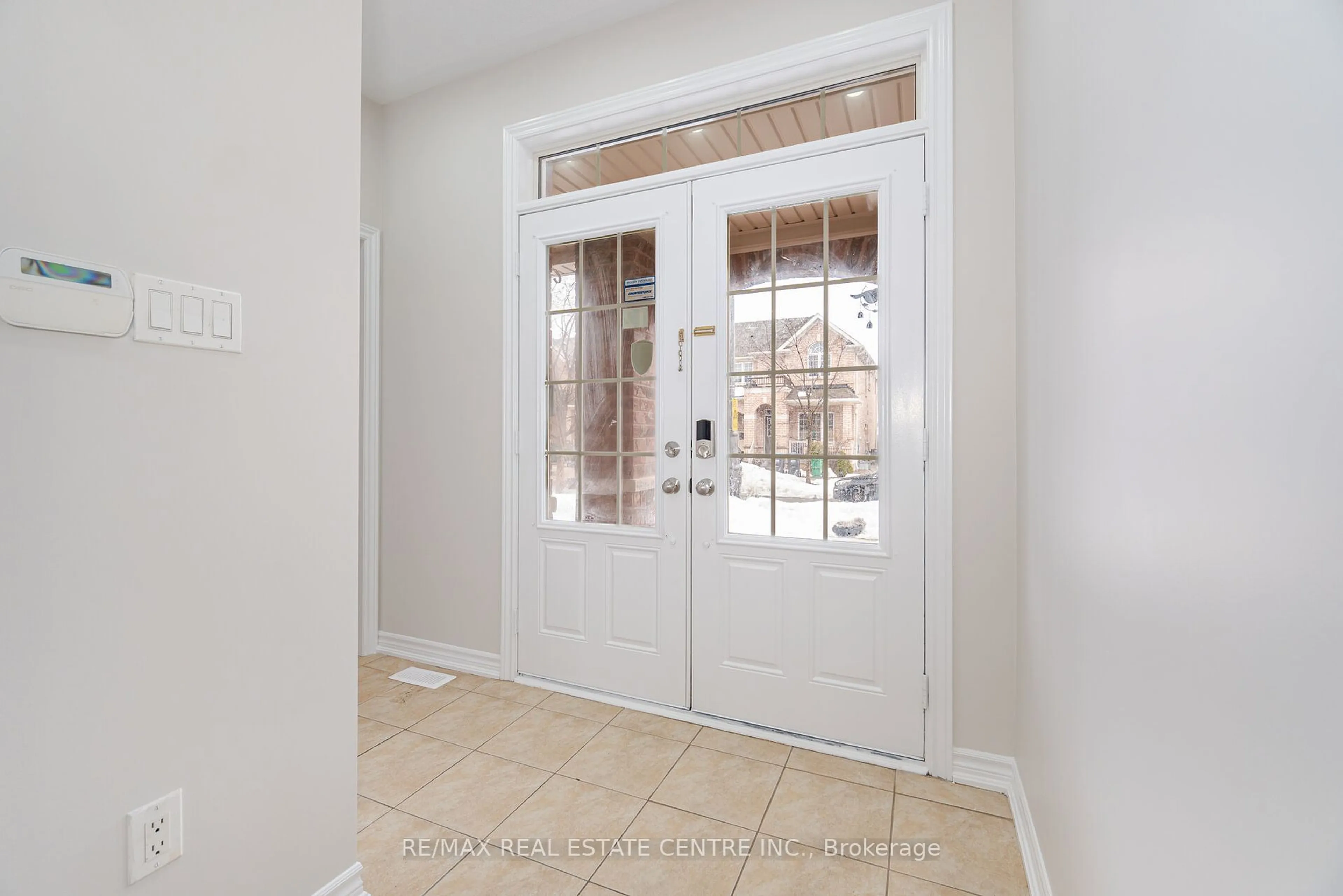 Indoor entryway for 12 Education Rd, Brampton Ontario L6P 3P2