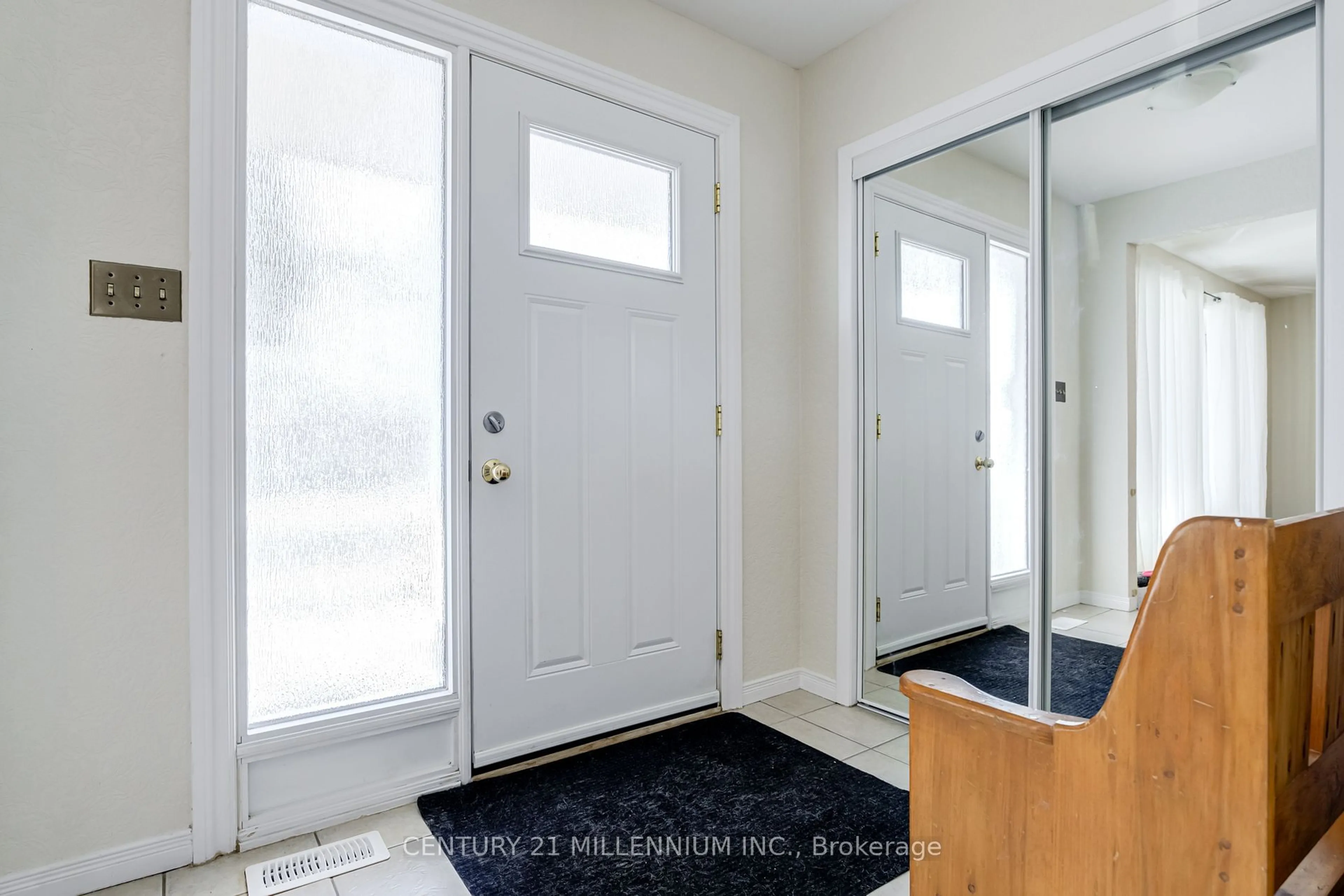 Indoor entryway for 12 Parkend Ave, Brampton Ontario L6Y 1B2