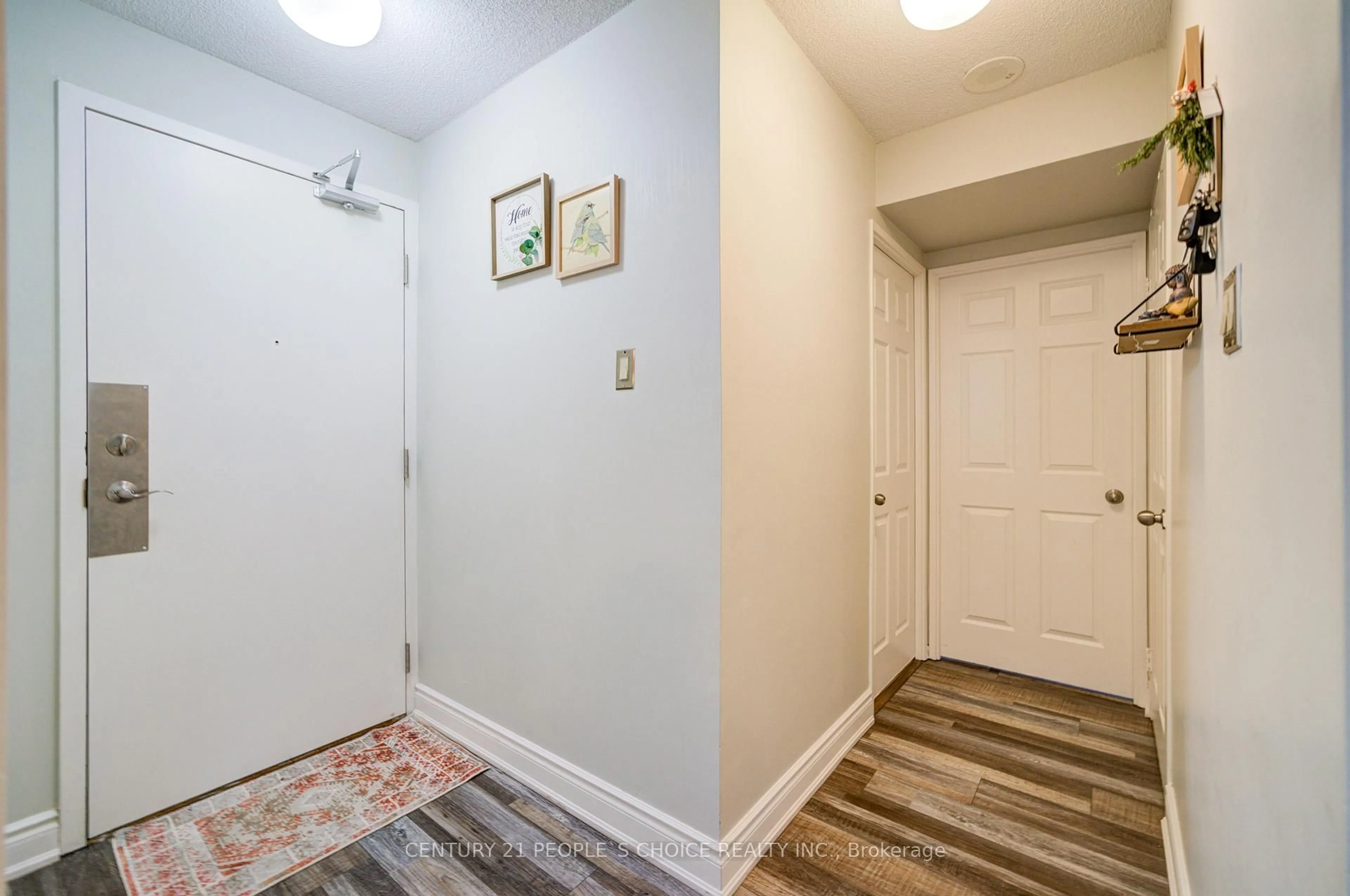 Indoor entryway for 4460 Tucana Crt #1402, Mississauga Ontario L5R 3K9