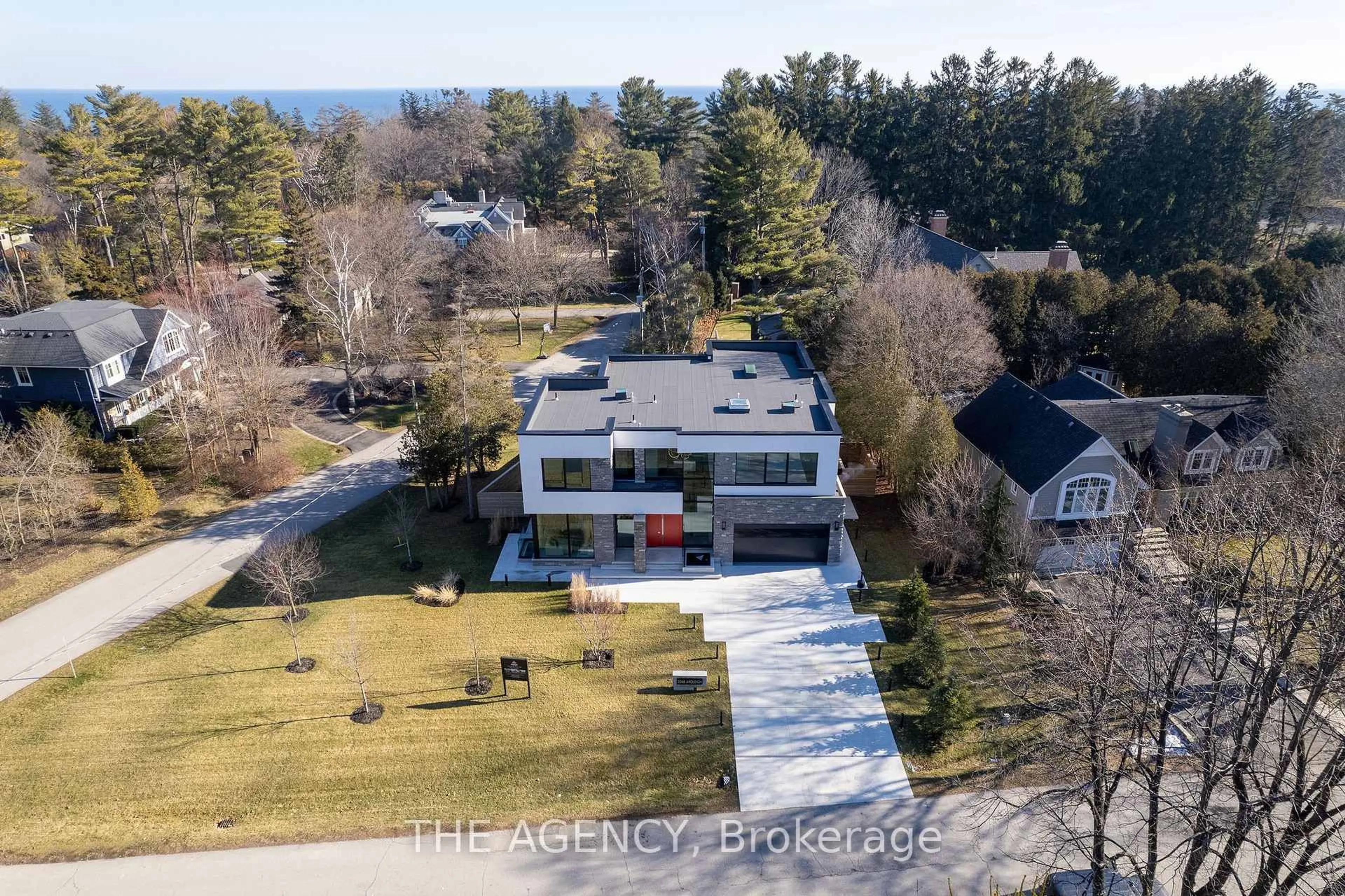 A pic from outside/outdoor area/front of a property/back of a property/a pic from drone, unknown for 2048 Ardleigh Rd, Oakville Ontario L6J 4W8