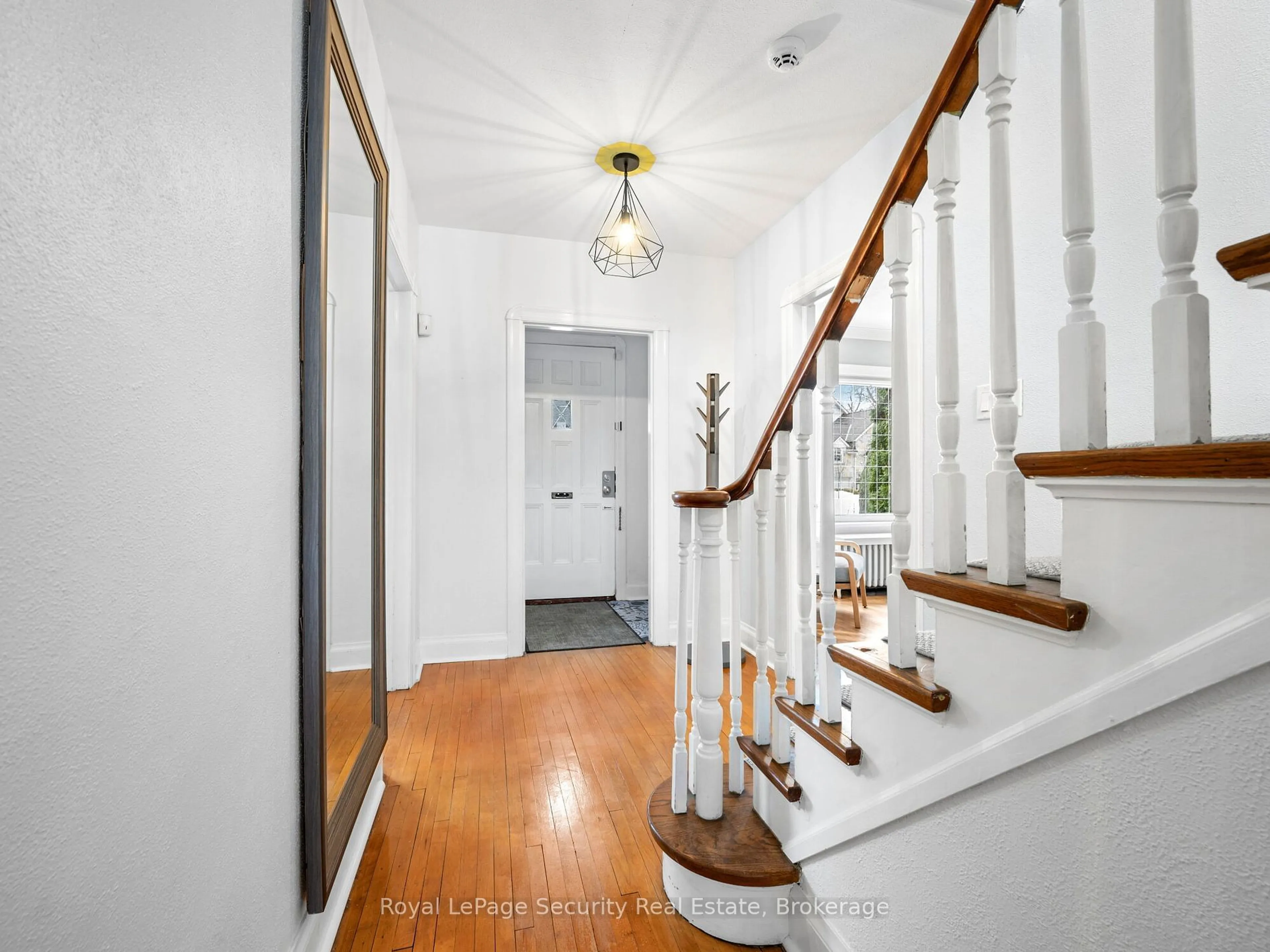 Indoor entryway for 8 Kingsgarden Rd, Toronto Ontario M8X 1S6