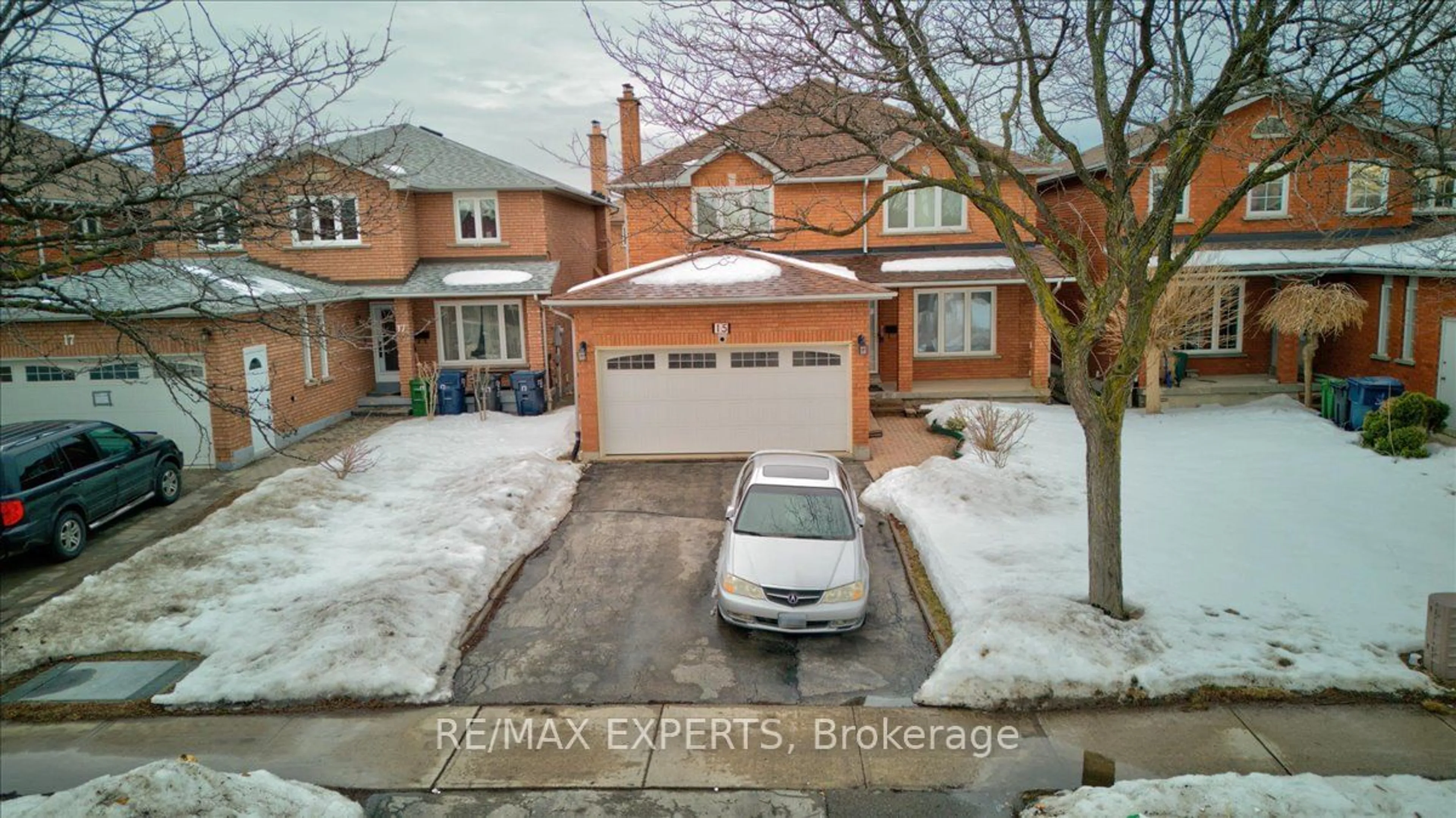 A pic from outside/outdoor area/front of a property/back of a property/a pic from drone, street for 15 Woodlot Cres, Toronto Ontario M9W 6T2