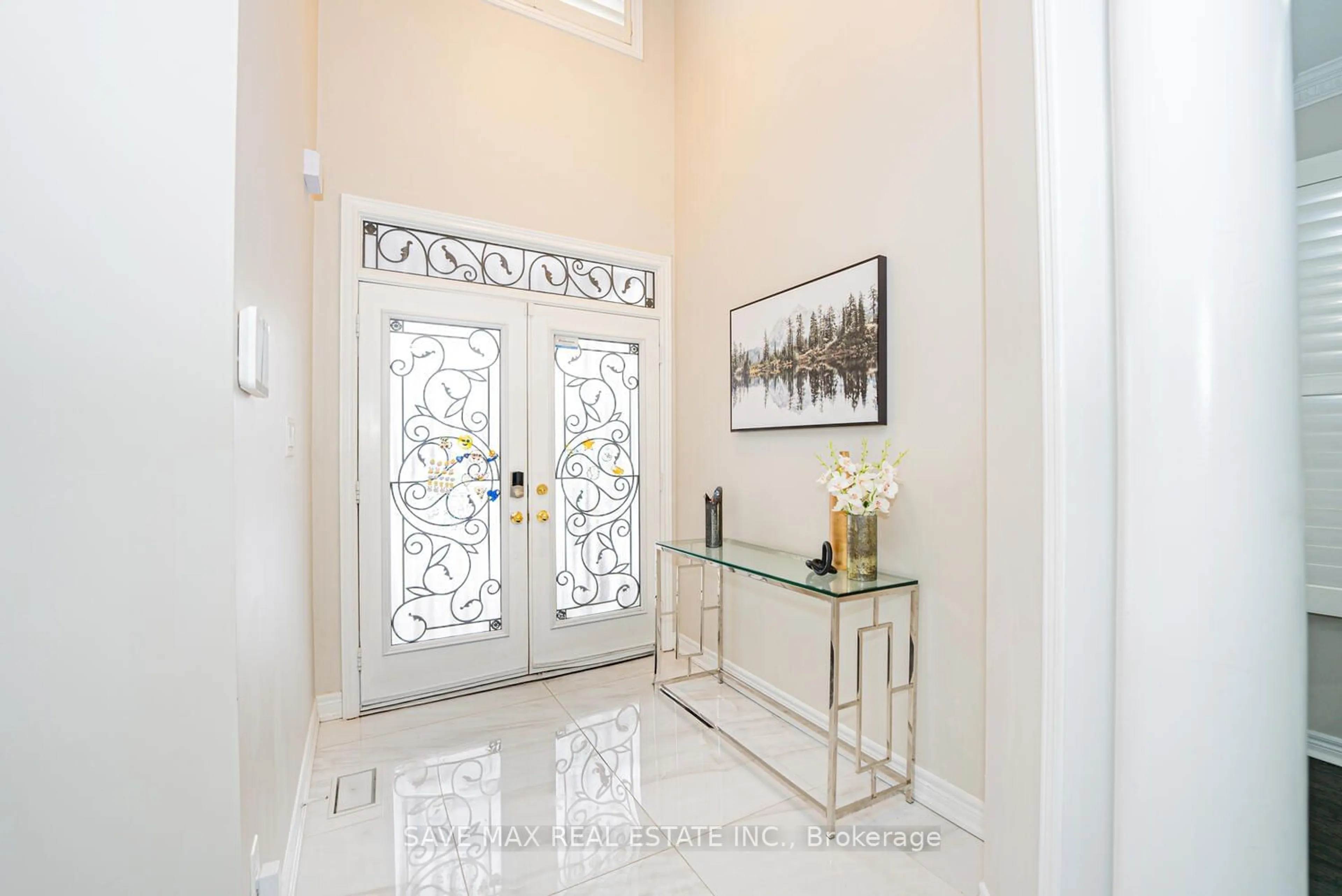 Indoor entryway for 27 Messina Ave, Brampton Ontario L6Y 0M8