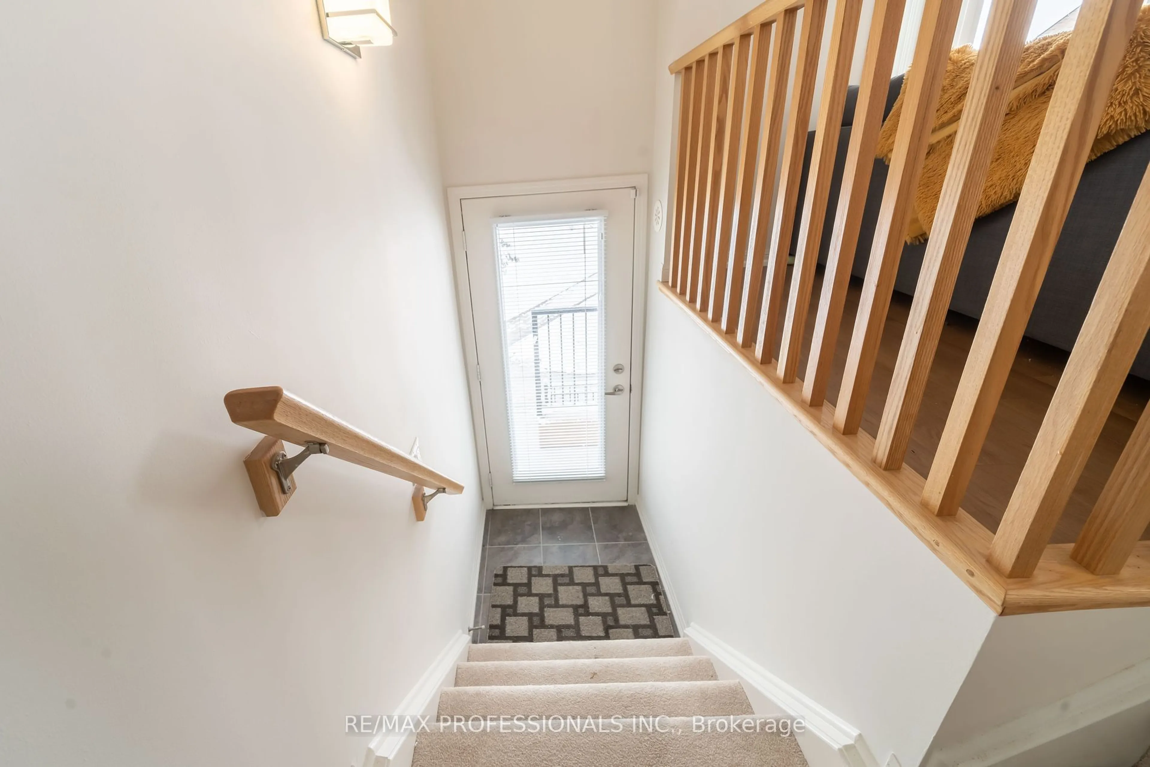 Stairs for 3135 Boxford Cres #7, Mississauga Ontario L5M 0P4